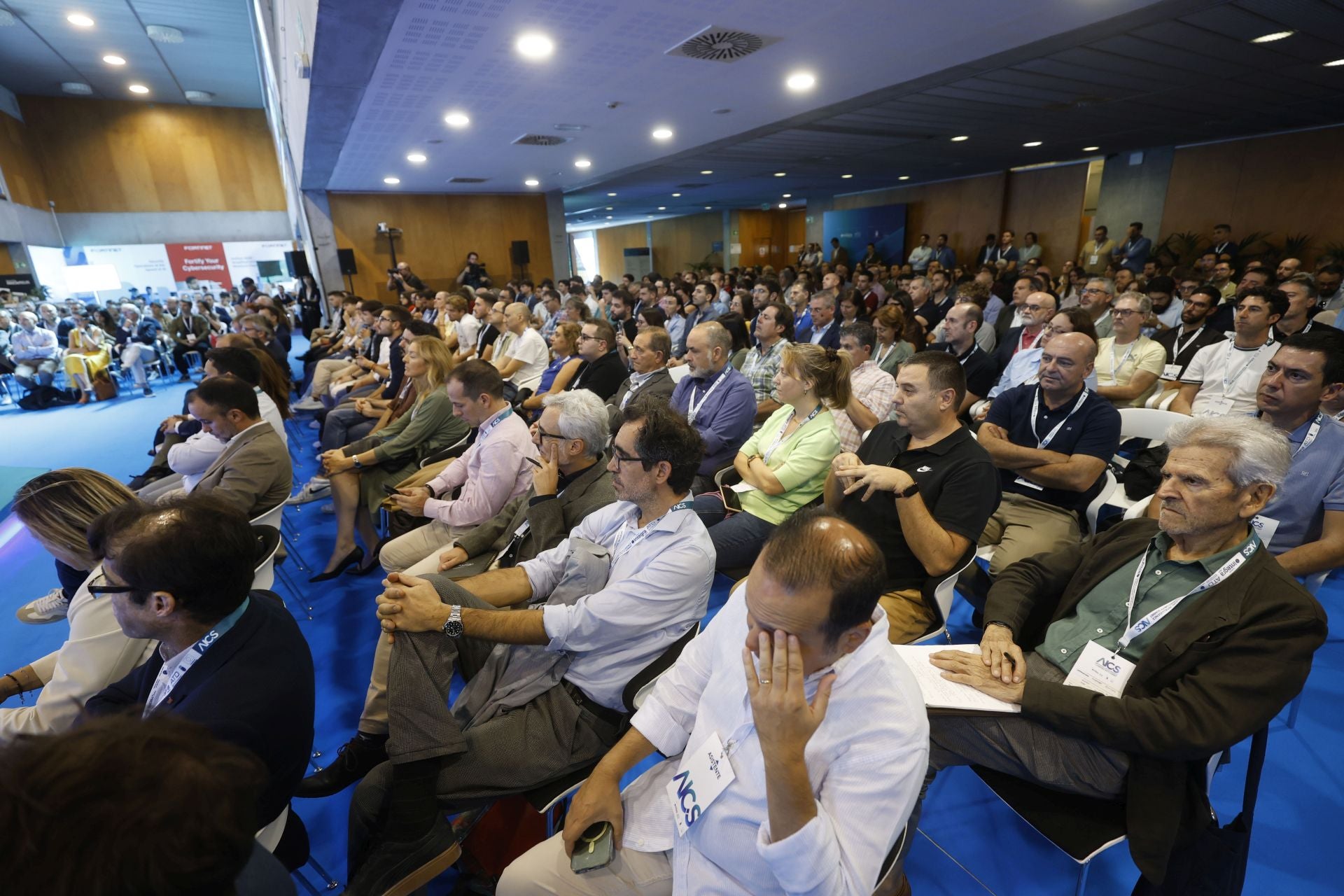 Las imágenes de Iker Jiménez en la &#039;Summit IA &amp; Ciberseguridad&#039; celebrada en Murcia