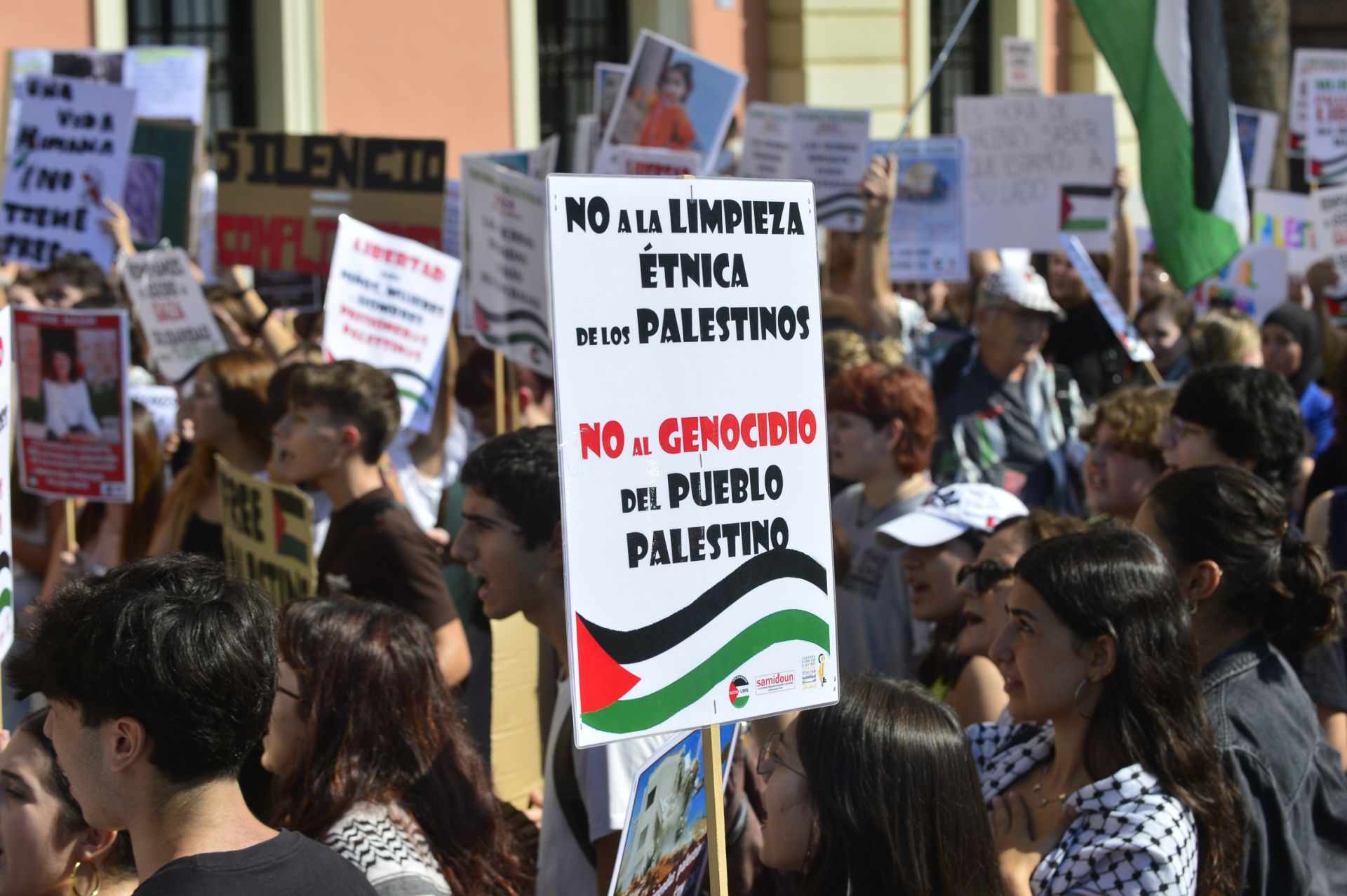 En imágenes, la protesta estudiantil contra el genocidio en Palestina a manos de Israel