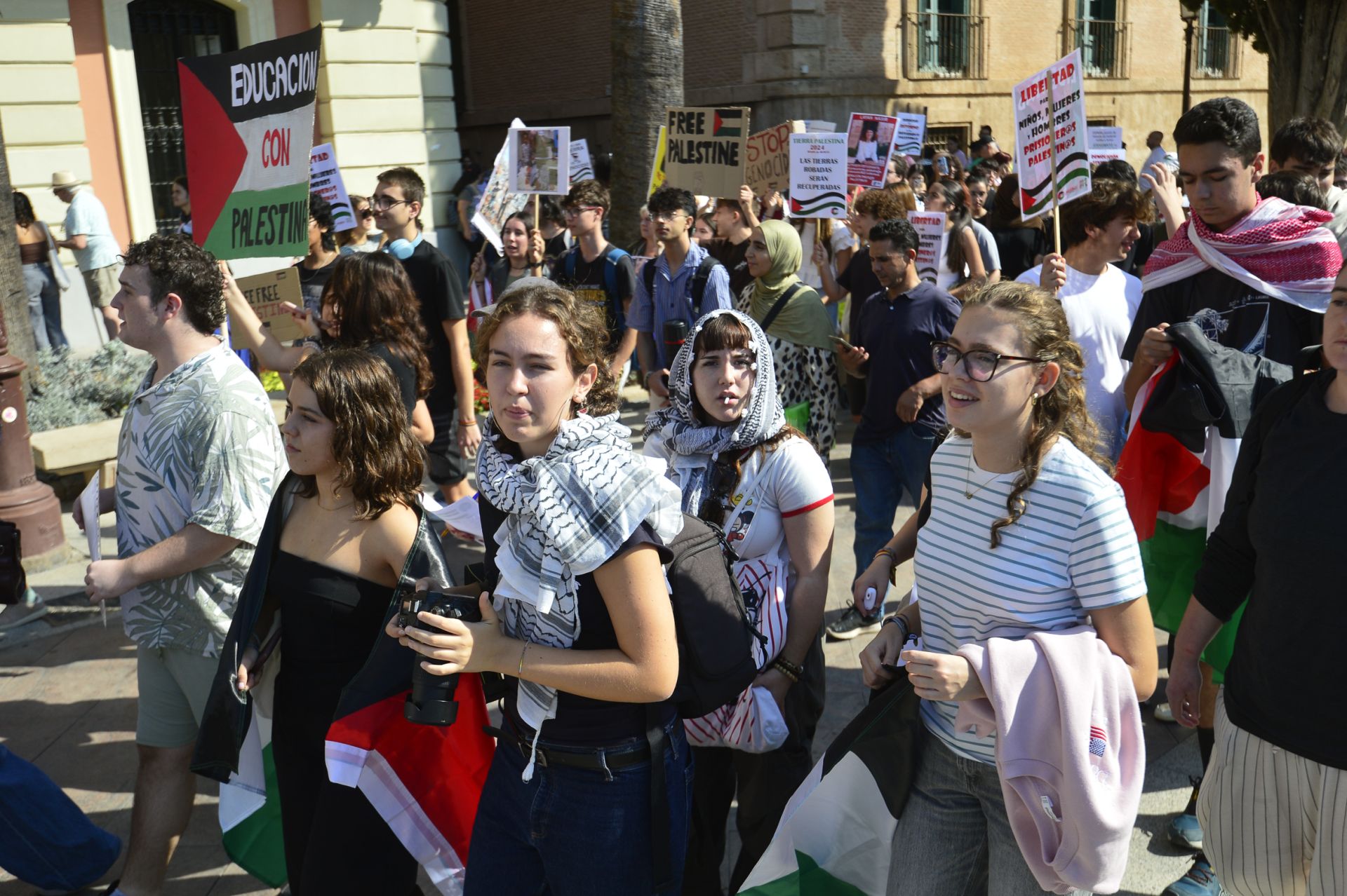En imágenes, la protesta estudiantil contra el genocidio en Palestina a manos de Israel