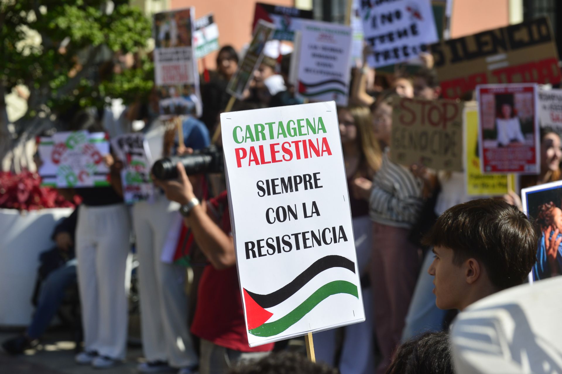 En imágenes, la protesta estudiantil contra el genocidio en Palestina a manos de Israel