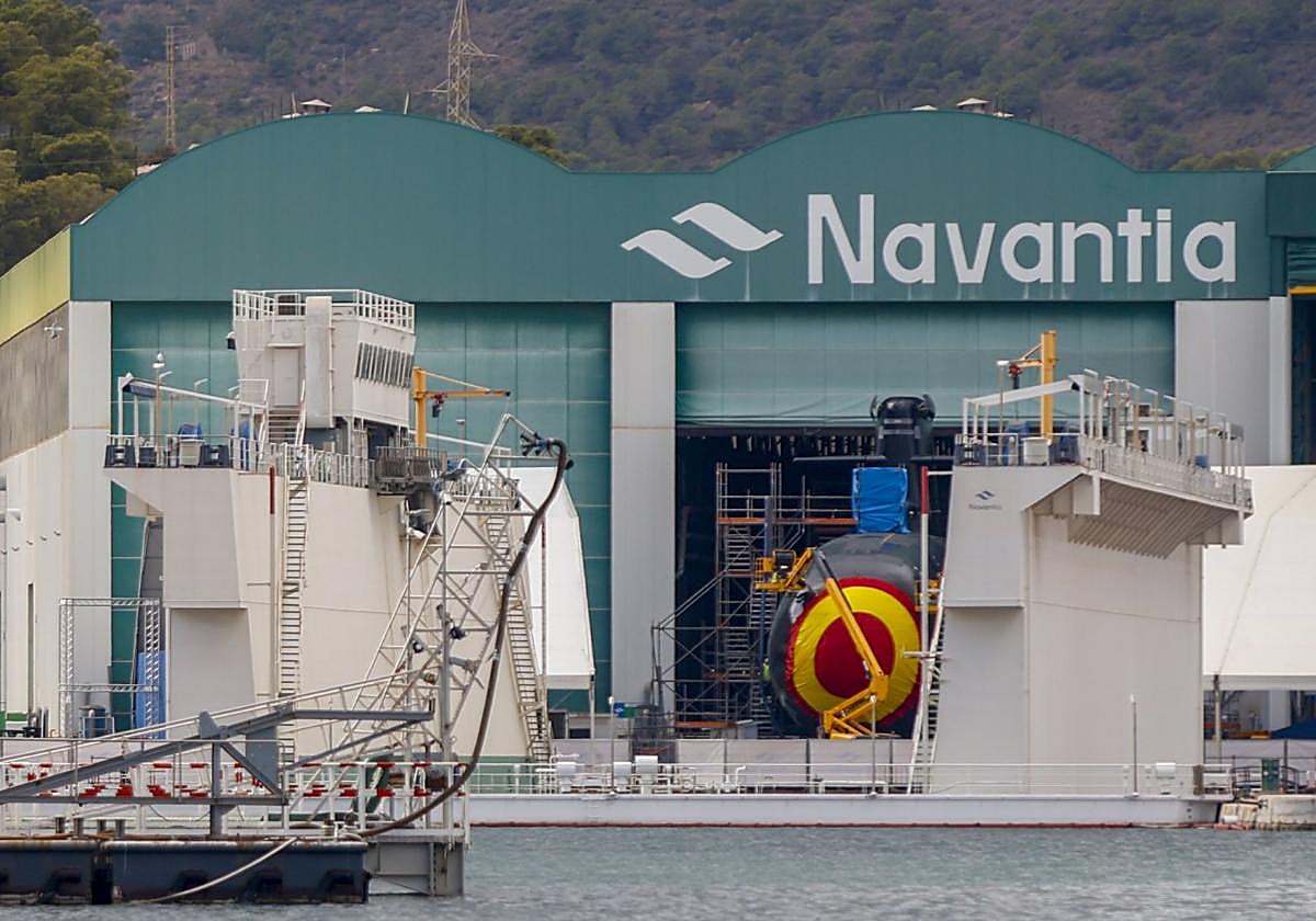 El S-82 ya está fuera de la nave y listo para tocar agua.