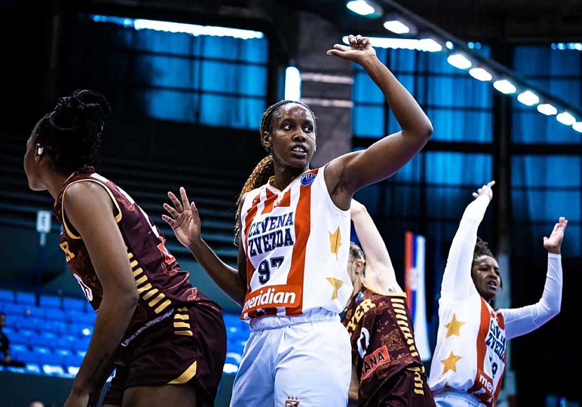 Chery señala durante el Estrella Roja-Reyer de acceso a la Euroliga.