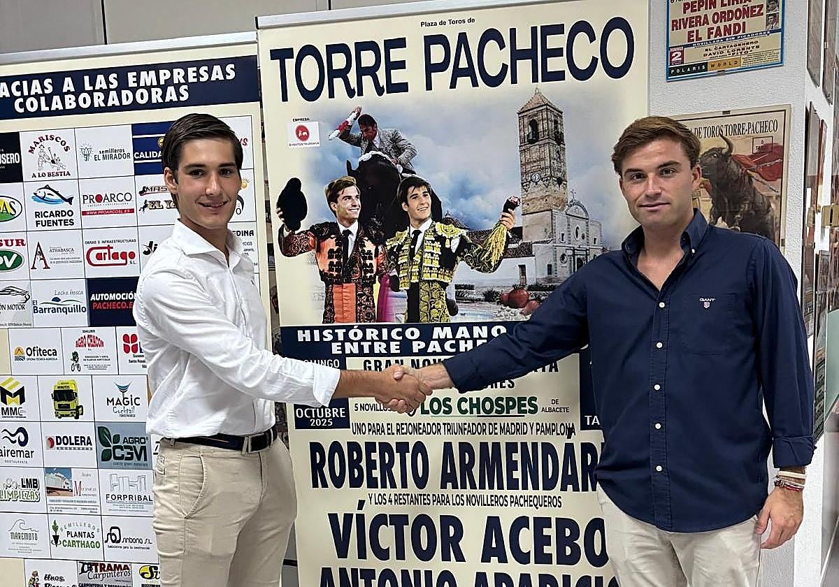Los dos novilleros de Torre Pacheco el día de la presentación del cartel.