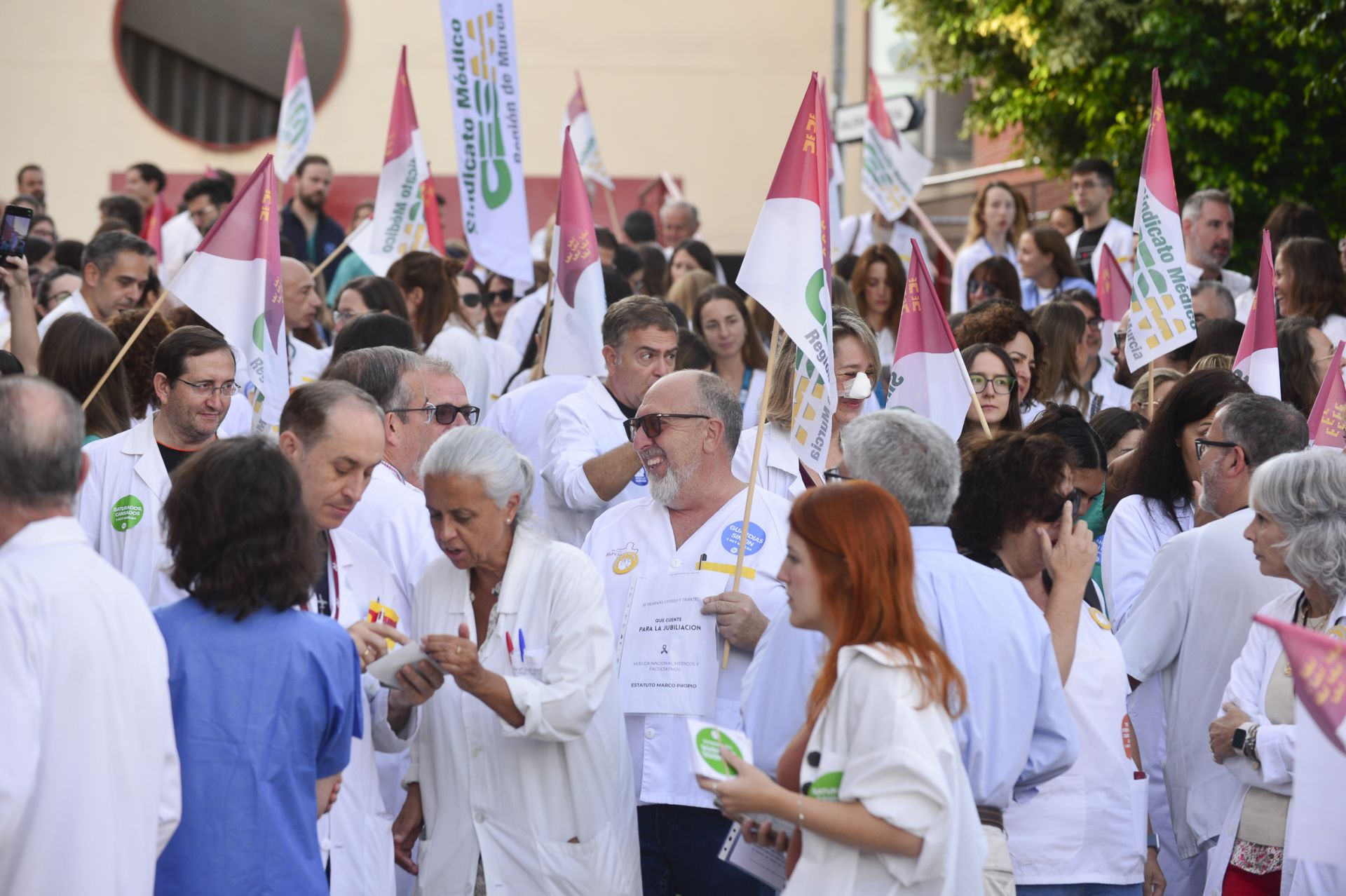 En imágenes, huelga nacional de médicos en la Región de Murcia