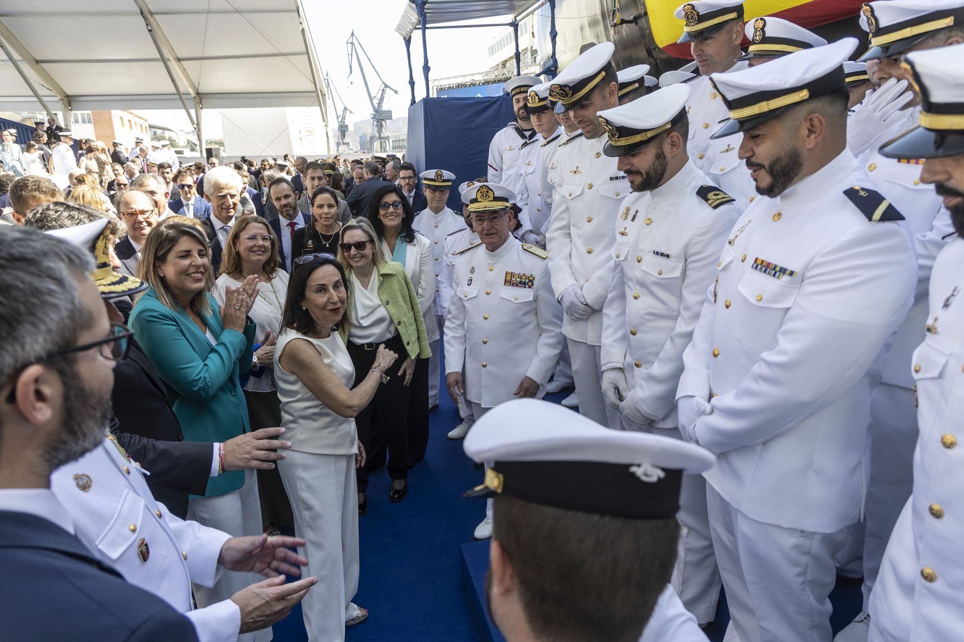 La puesta a flote del submarino S-82 &#039;Narciso Monturiol&#039;, en imágenes