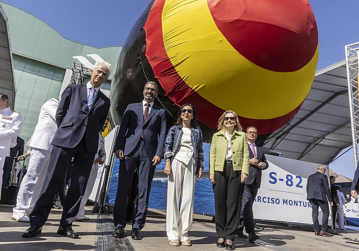 La puesta a flote del submarino S-82 &#039;Narciso Monturiol&#039;, en imágenes
