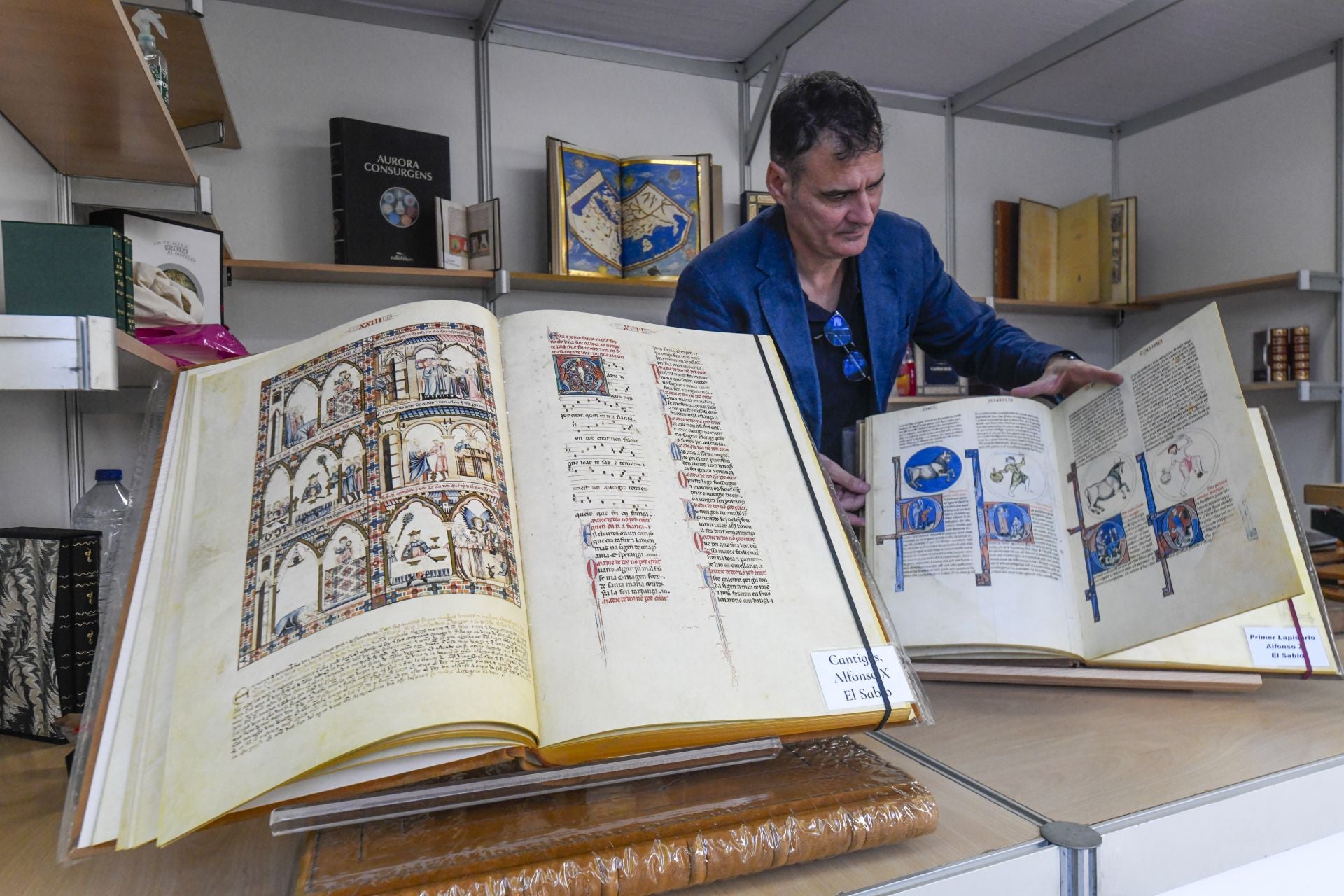 En imágenes, la inauguración de la Feria del Libro de Murcia