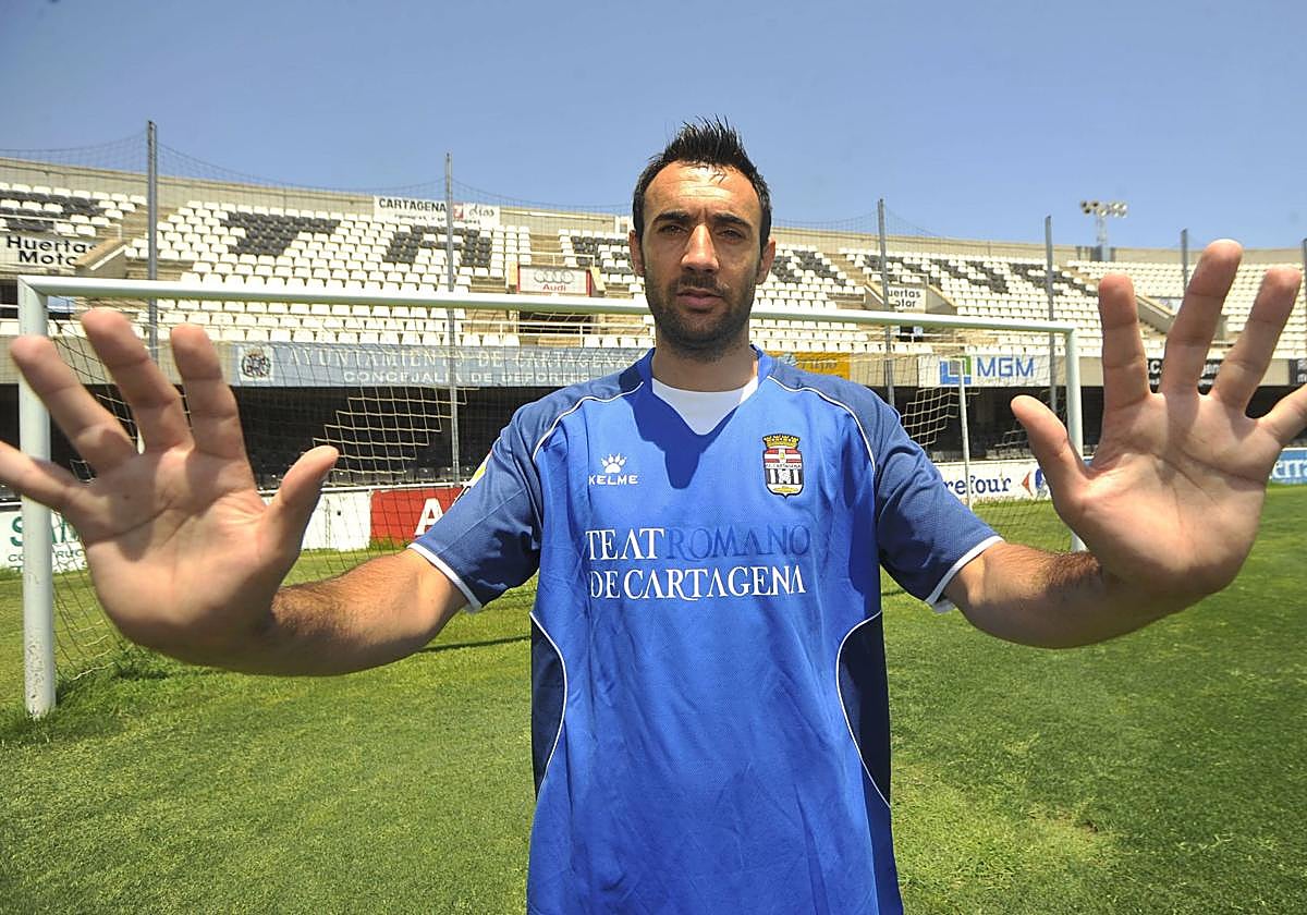 Juanma Barrero, en julio de 2011, en la primera de las dos presentaciones que tuvo como portero del Efesé.