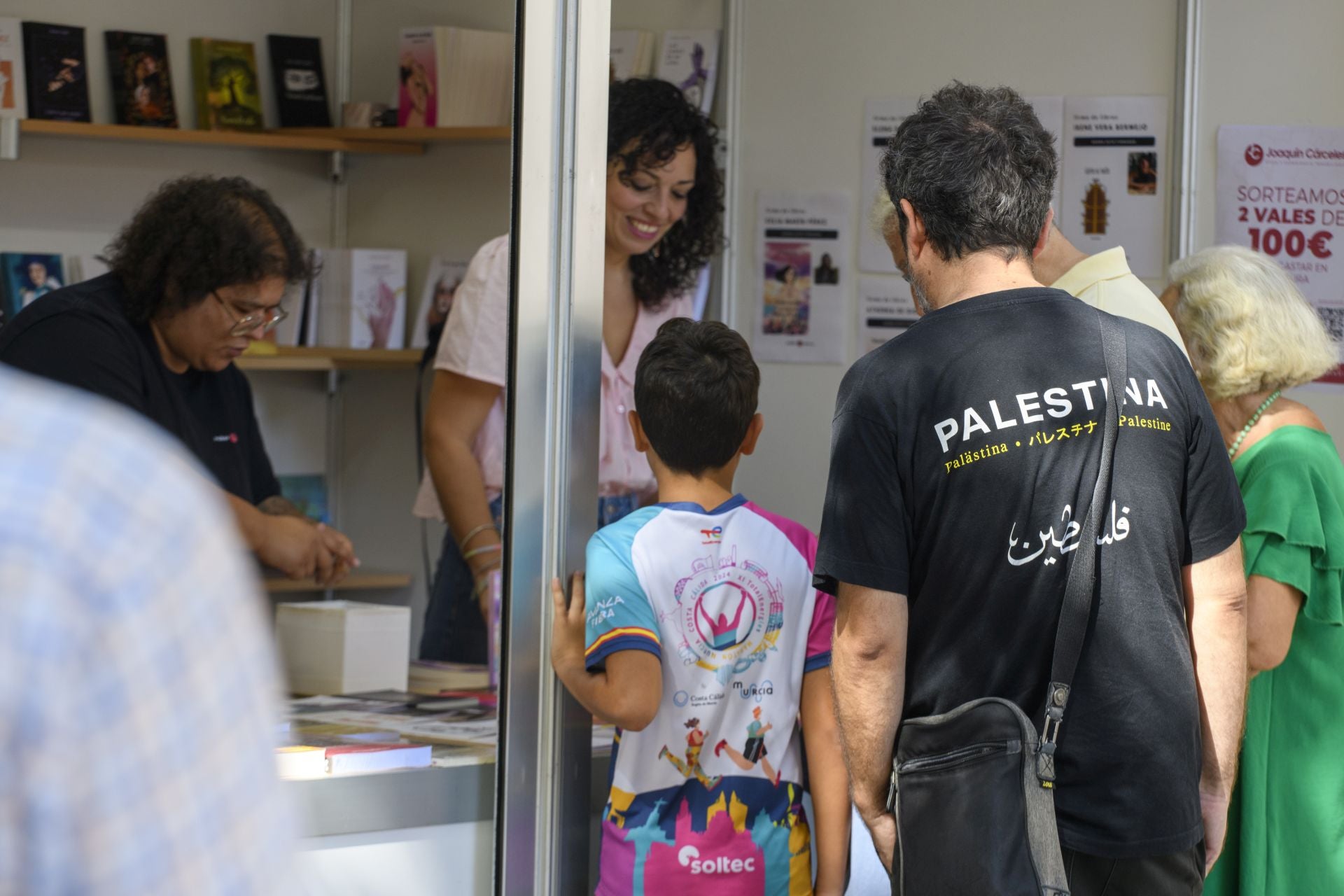 En imágenes, la Feria del Libro de Murcia: aperitivo entre libros en Alfonso X