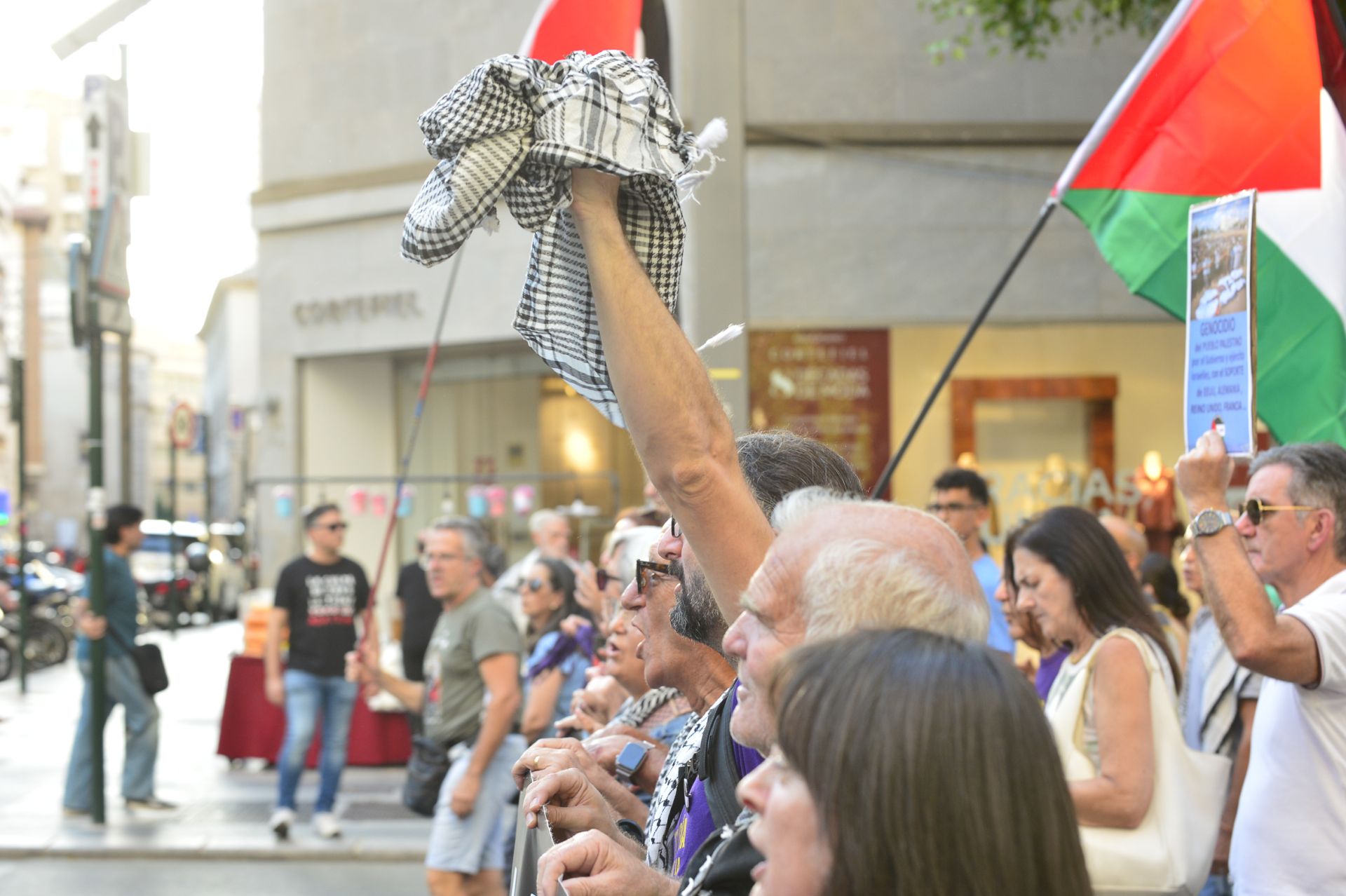 La masiva manifestación por Gaza en Murcia, en imágenes