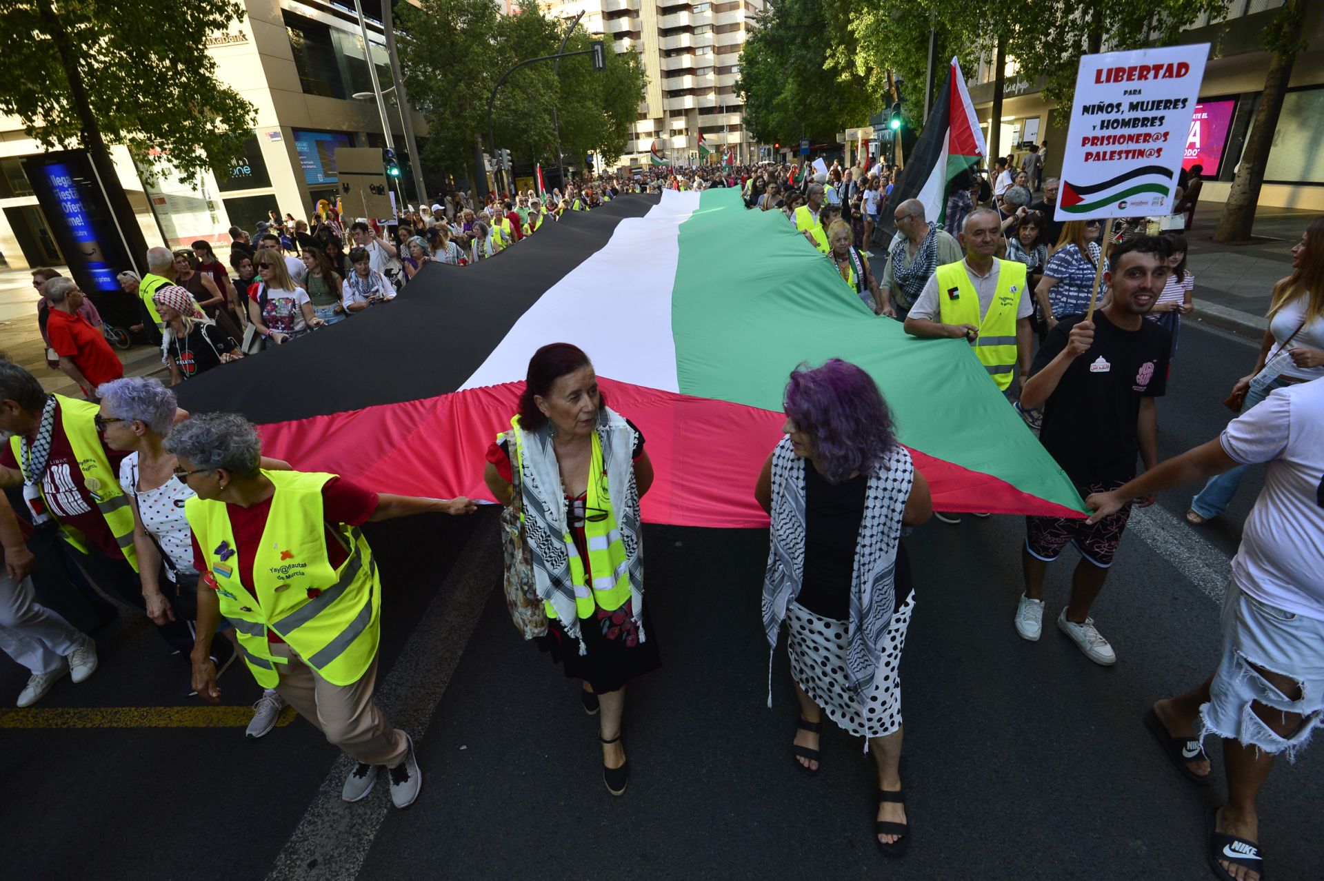 La masiva manifestación por Gaza en Murcia, en imágenes