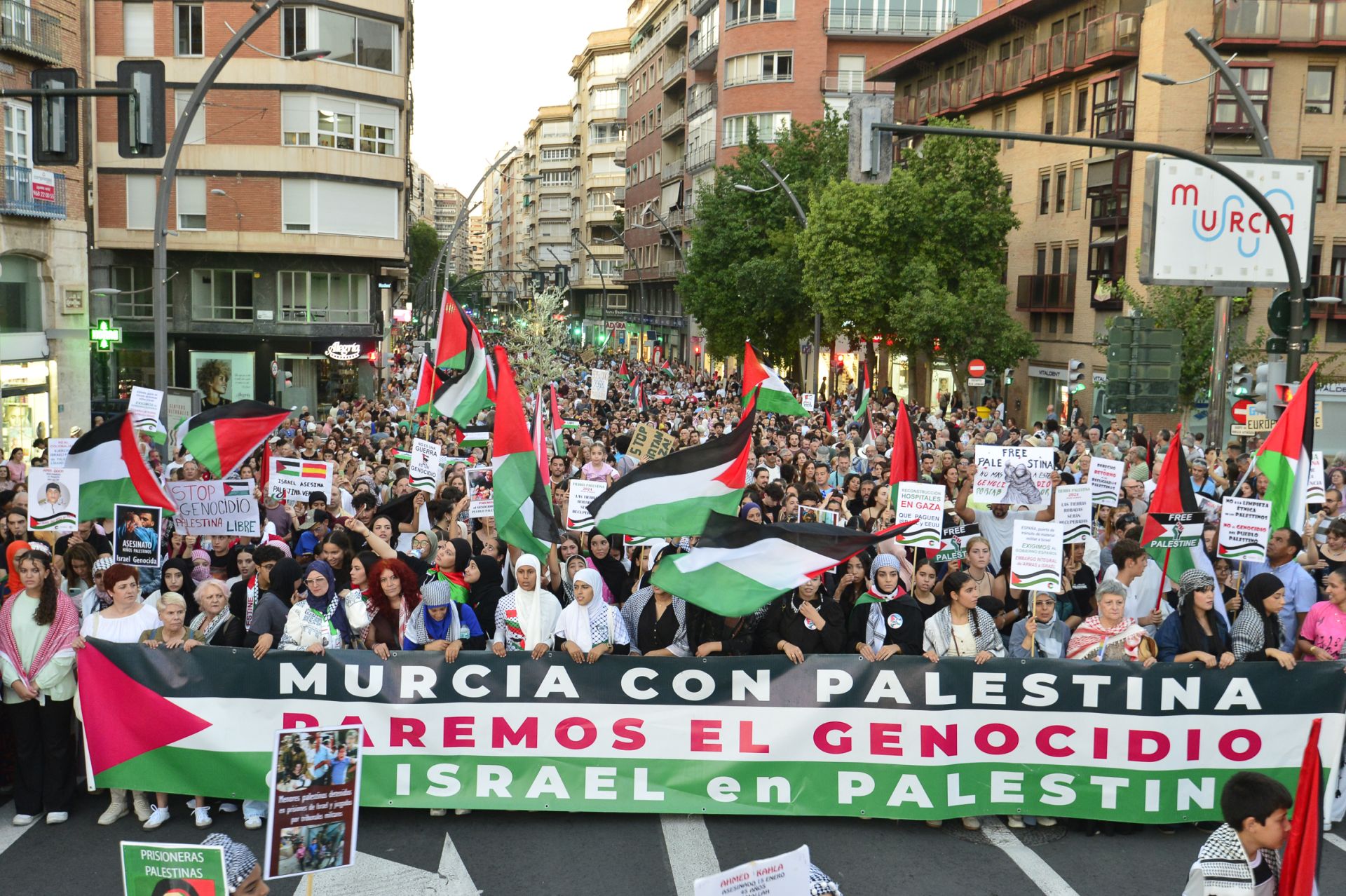 La masiva manifestación por Gaza en Murcia, en imágenes