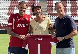 Pedro León, Leiva y Joseba Etxeberria.