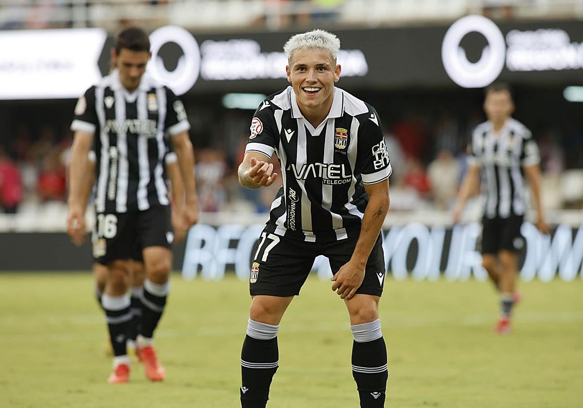 Kevin Sánchez celebrando su gol ante el Tarazona.
