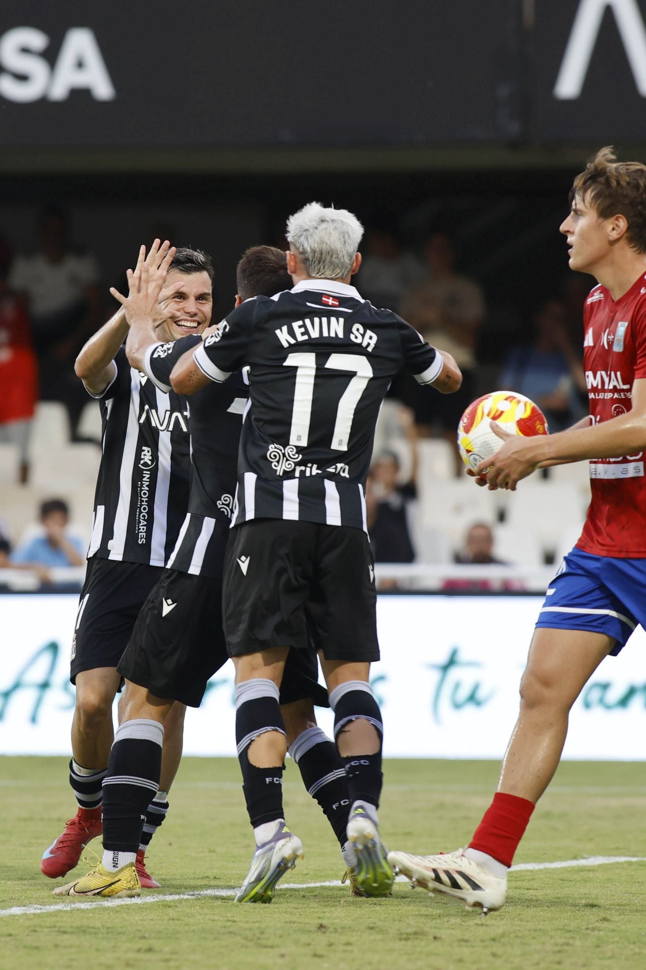 El FC Cartagena aplasta sin piedad al Tarazona, en imágenes