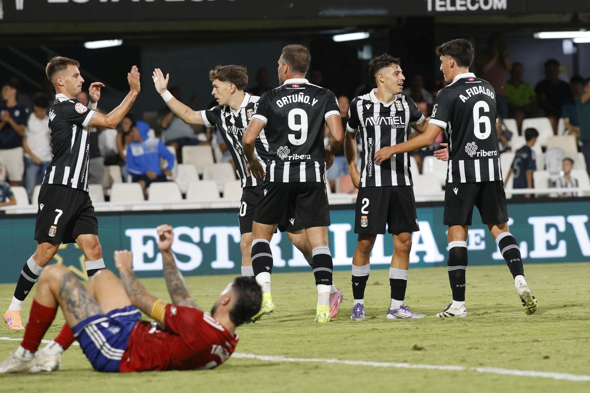 El FC Cartagena aplasta sin piedad al Tarazona, en imágenes