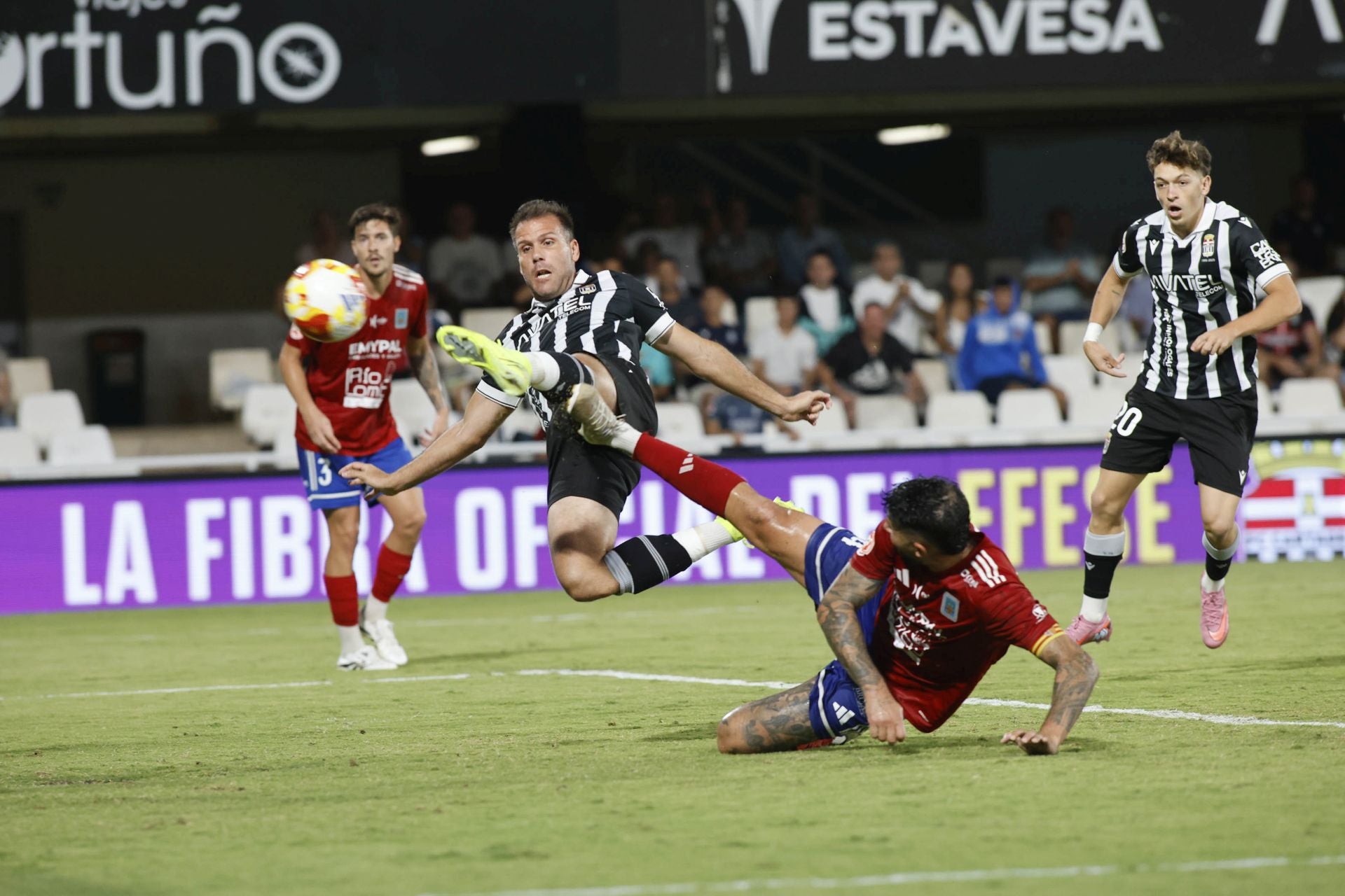 El FC Cartagena aplasta sin piedad al Tarazona, en imágenes