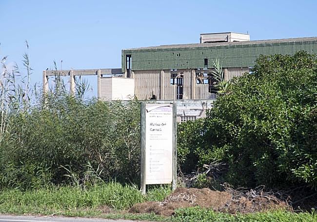 Edificio del antiguo hangar del hovercraft de la Armada.
