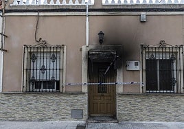 Estado de la casa afectada por el fuego tras el incendio.