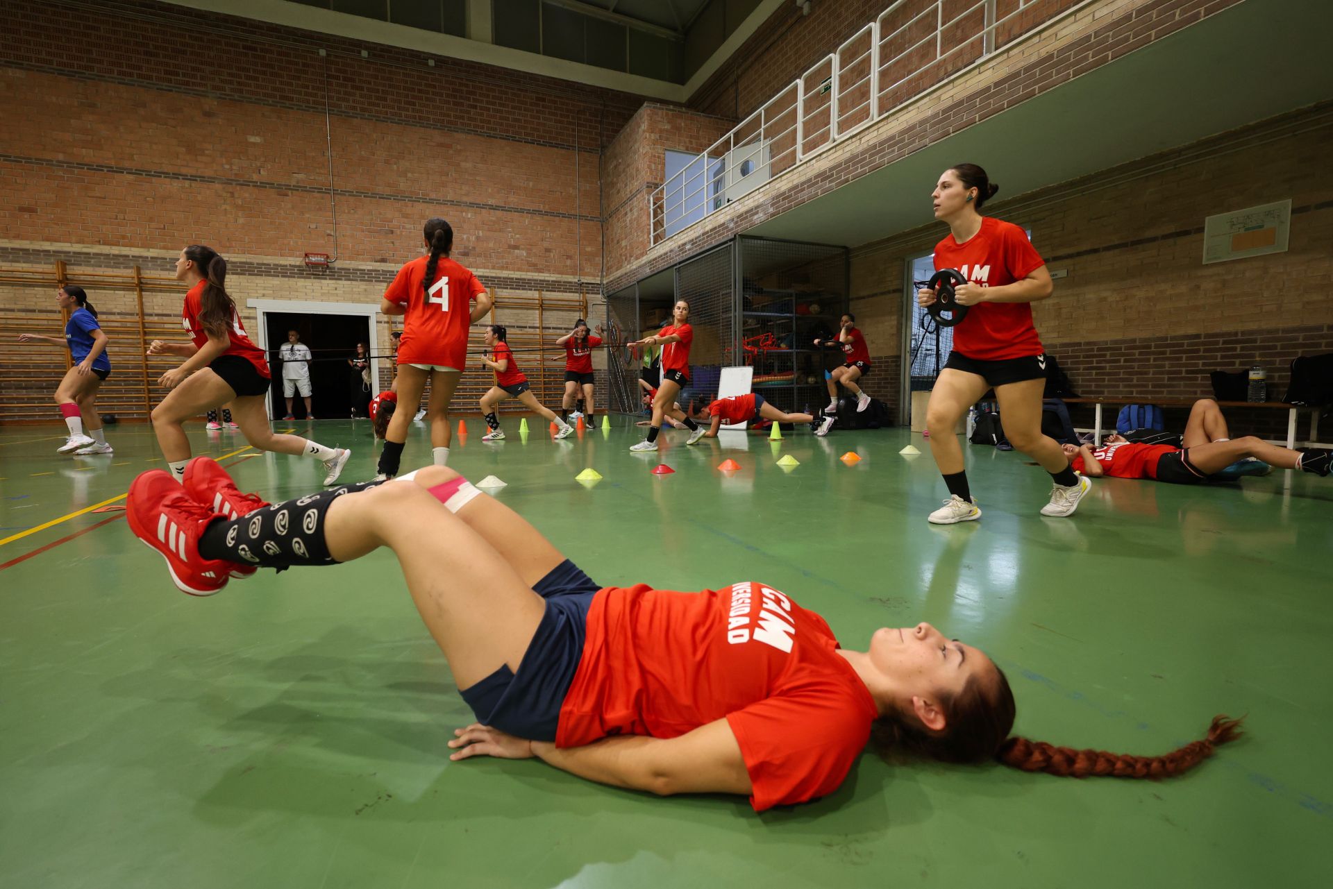 Entrenamiento de las jugadoras del UCAM BM Murcia, en imágenes