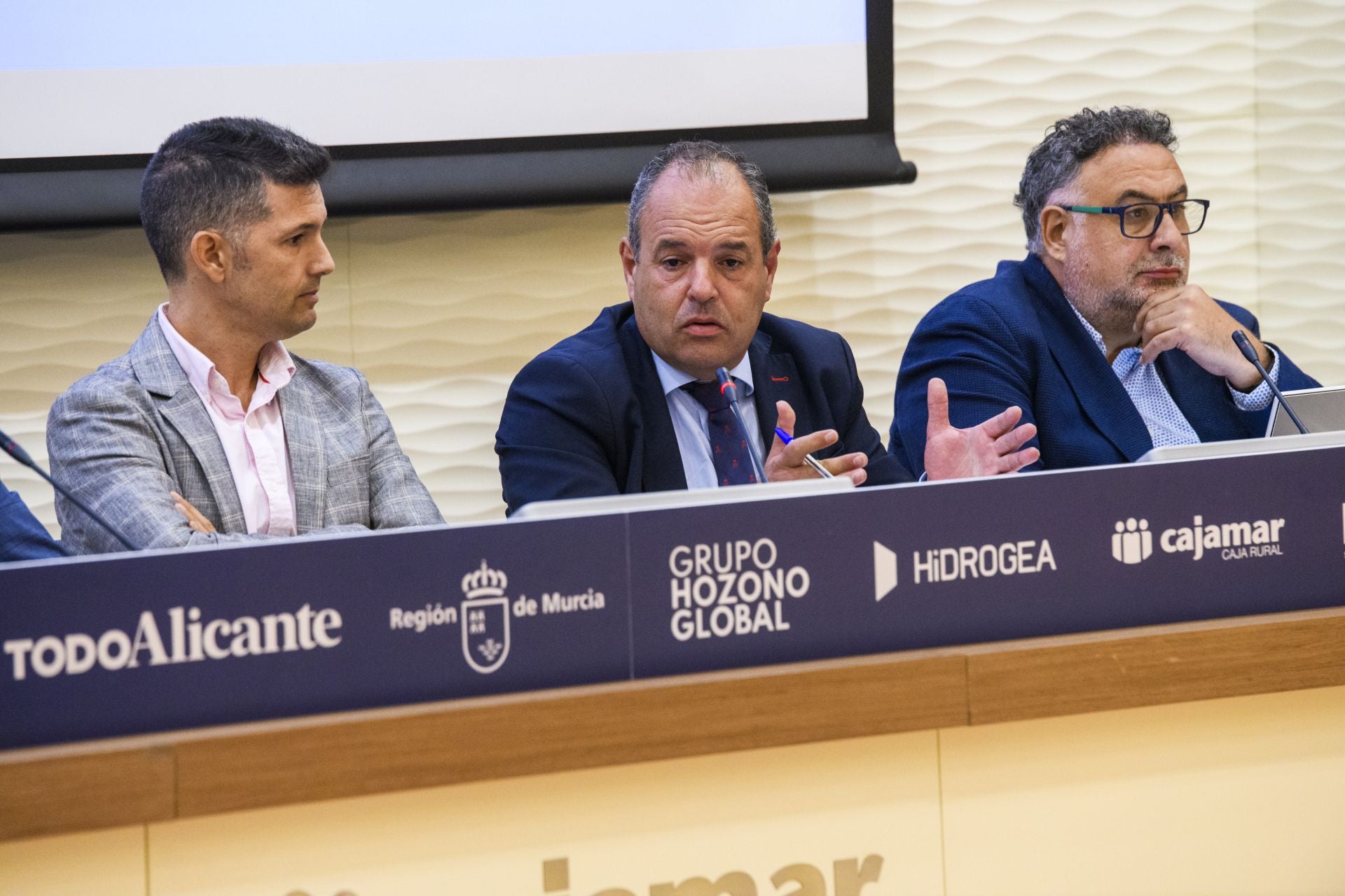 El encuentro &#039;Experiencias Empresariales. Eje Murcia-Valencia&#039;, en imágenes