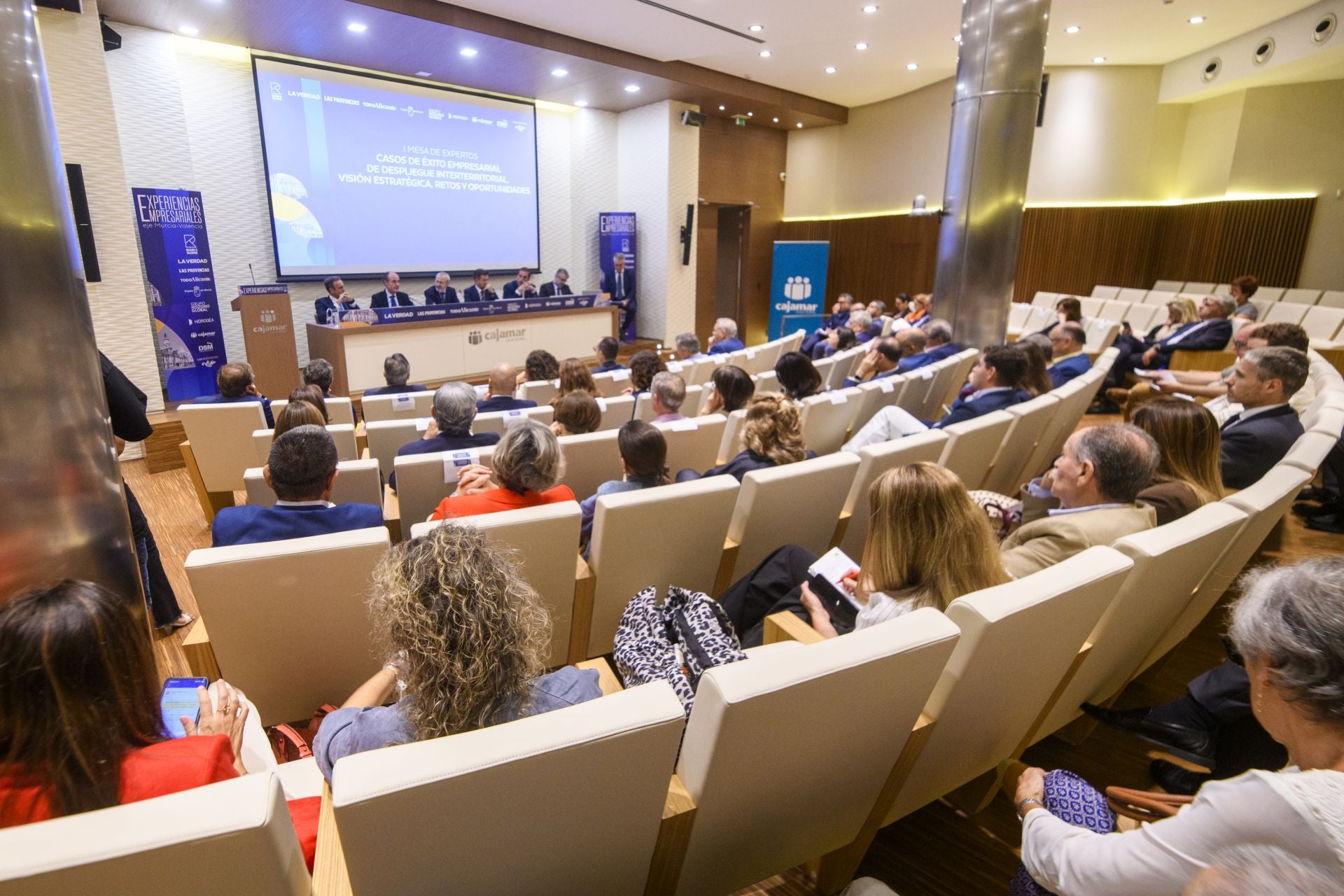 El encuentro &#039;Experiencias Empresariales. Eje Murcia-Valencia&#039;, en imágenes