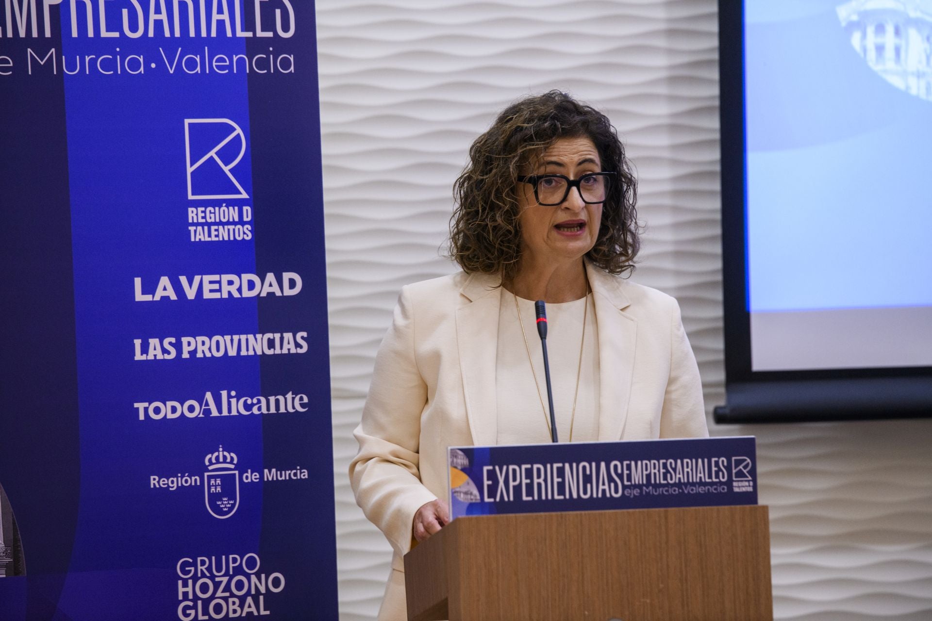 El encuentro &#039;Experiencias Empresariales. Eje Murcia-Valencia&#039;, en imágenes