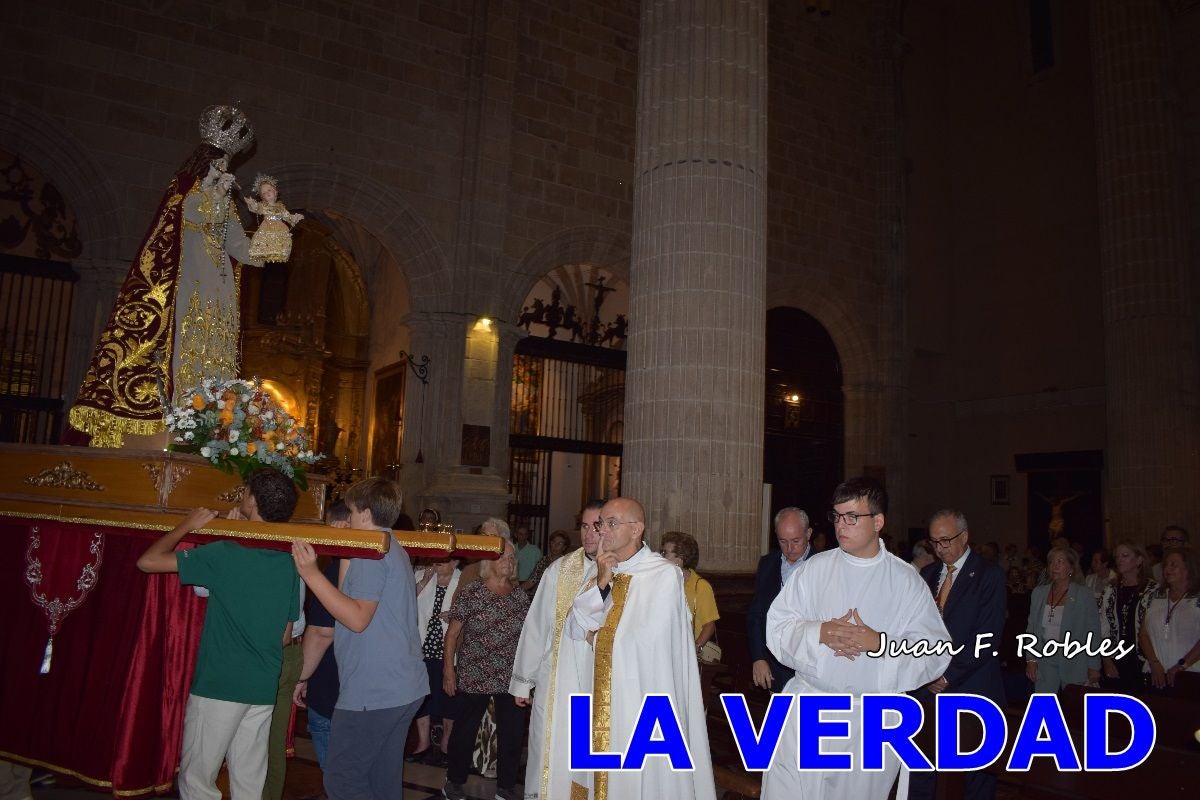 Imágenes de la Misa Solemne y Procesión de la Virgen del Rosario en Caravaca de la Cruz