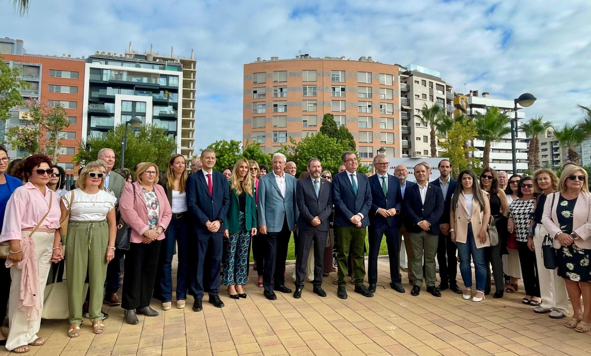 Visita a la sede de AECC para la reinauguración.
