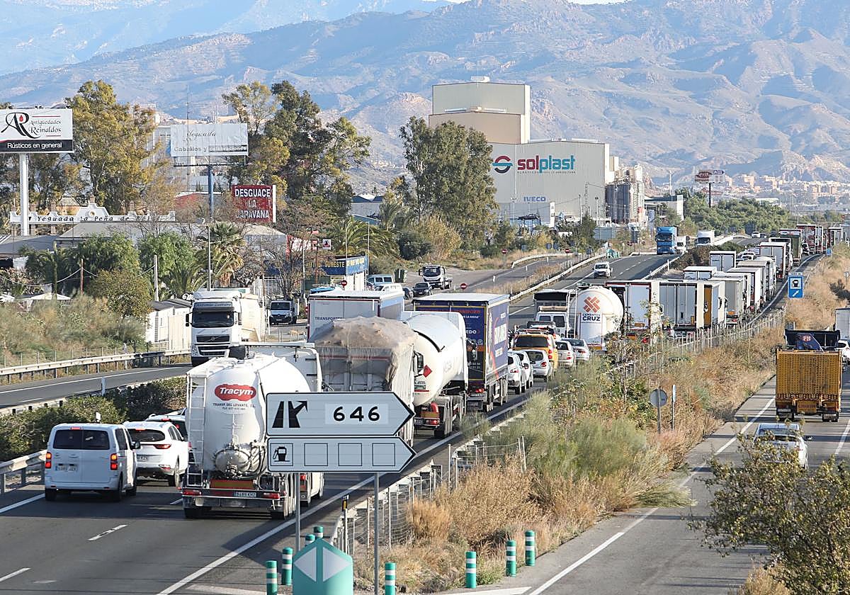 Retenciones en la autovía A-7 entre Lorca y Puerto Lumbreras, en una imagen de archivo.