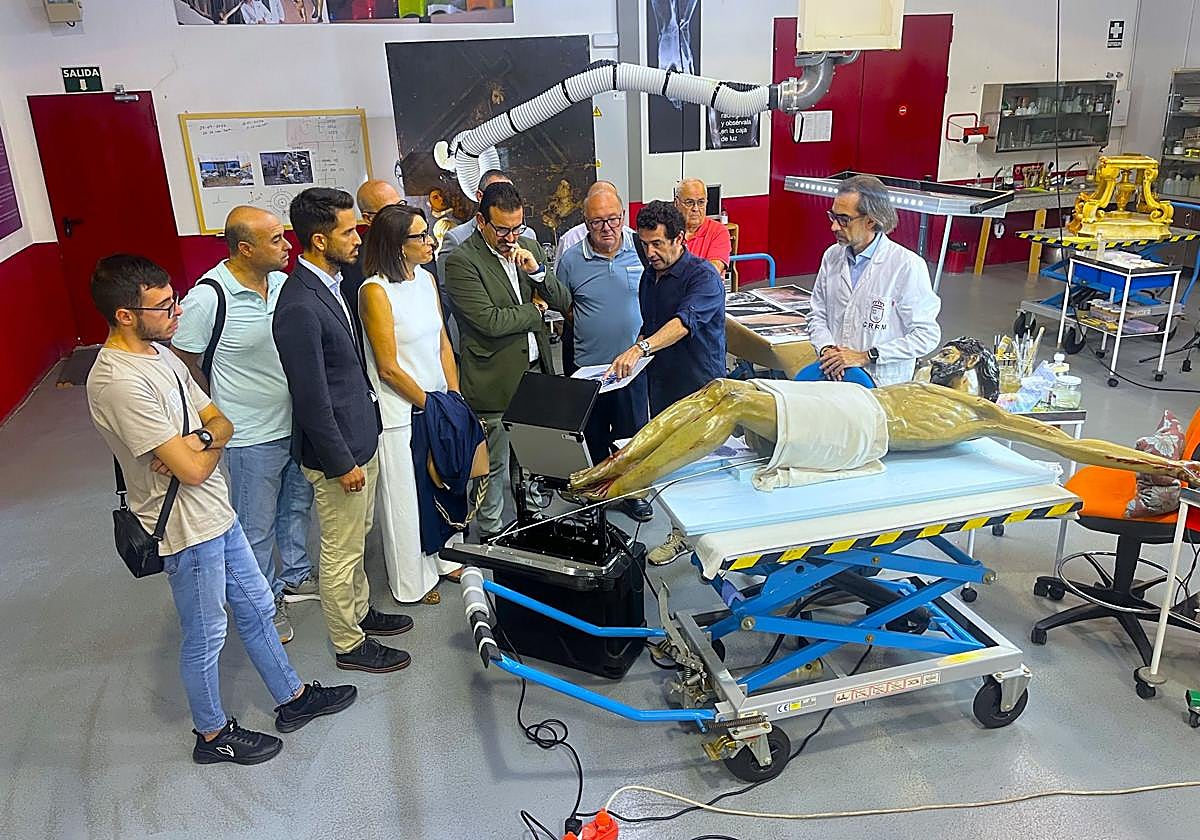 La talla, en El Centro de Restauración de la Región de Murcia.