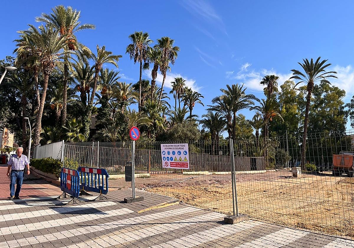 La exalcaldesa de Alhama critica la remodelación de La Cubana y el vallado previo a las fiestas