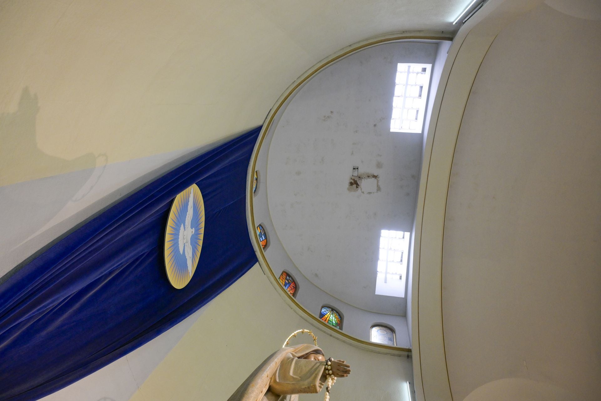 Desperfectos en la iglesia del barrio muriciano de Vistabella, en imágenes