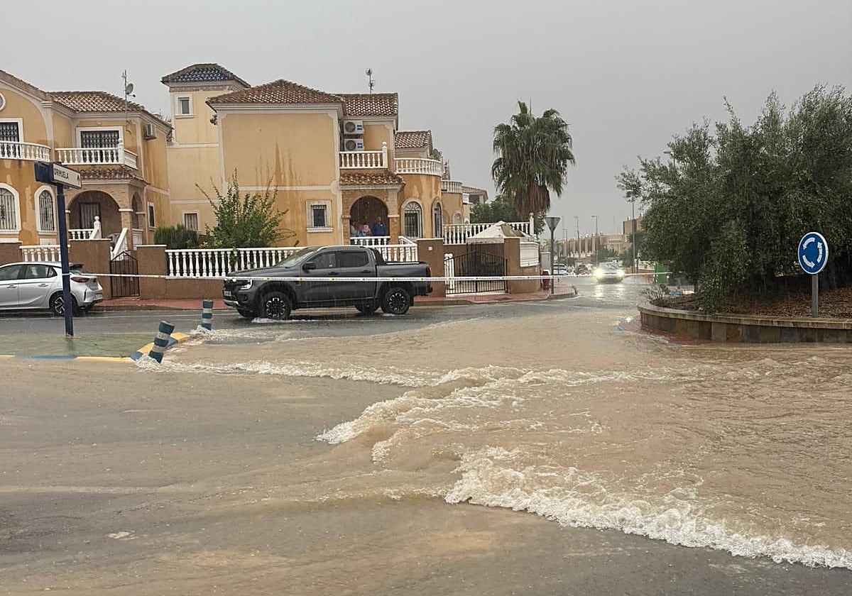 Una de las zonas inundadas en Orihuela Costa.