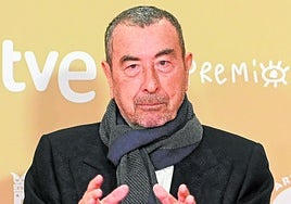 En su enésima visita a la Región, José Luis Garci quiere «comprar lotería de Navidad en El Gato Negro para ver si me toca de una vez».