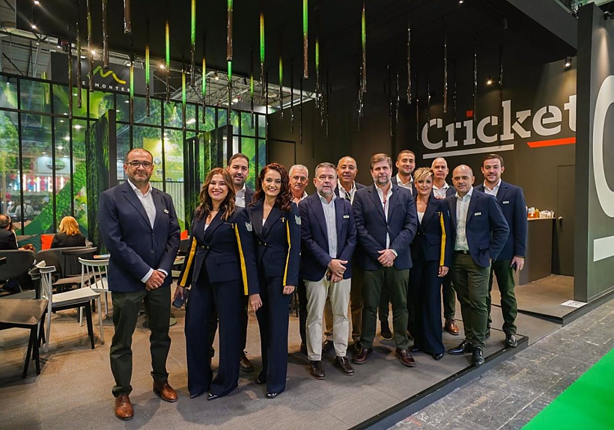 Responsables de Cricket con su director general, Juan Marín, a la cabeza, en Fruit Attraction.