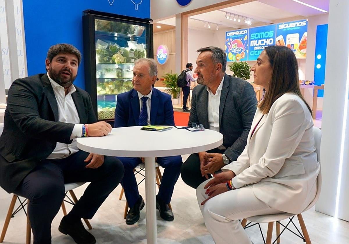 La dirección de Alimer recibió la visita del presidente de la Región de Murcia, Fernando López Miras, y la consejera Sara Rubira.