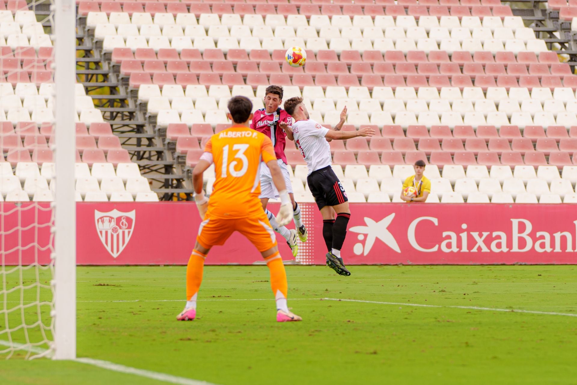 El FC Cartagena naufraga ante el Sevilla Atlético, en imágenes