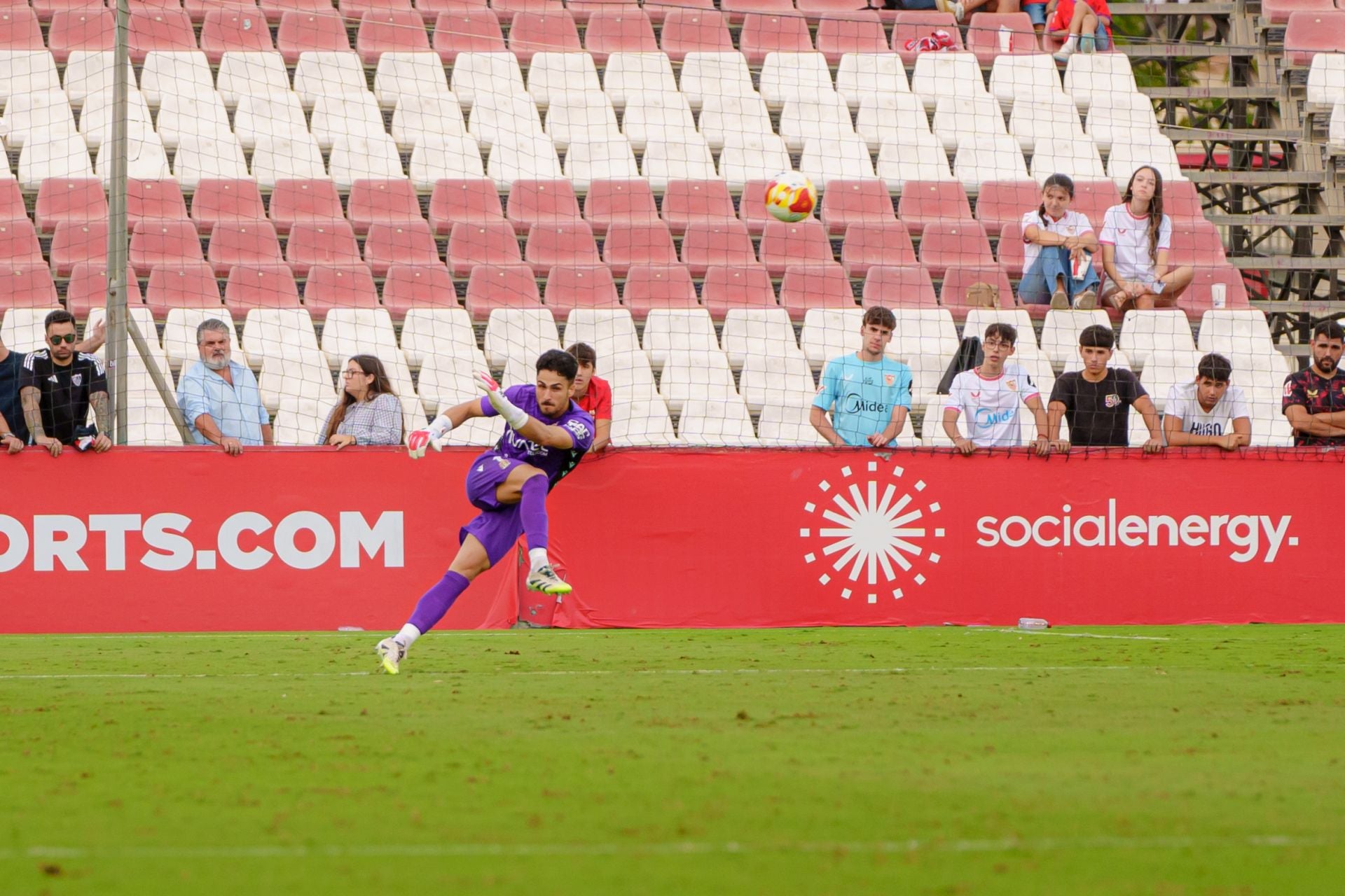 El FC Cartagena naufraga ante el Sevilla Atlético, en imágenes