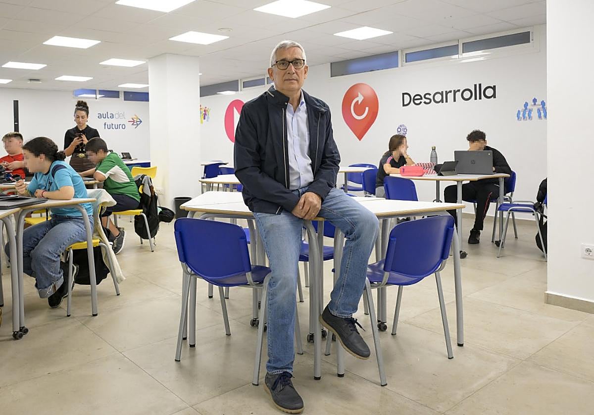 El catedrático y director del IES Ramón y Cajal de Murcia Juan Antonio Gómez.