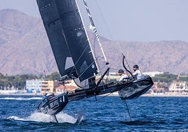 Uno de los catamaranes voladores en Los Alcázares, en la edición de 2023.