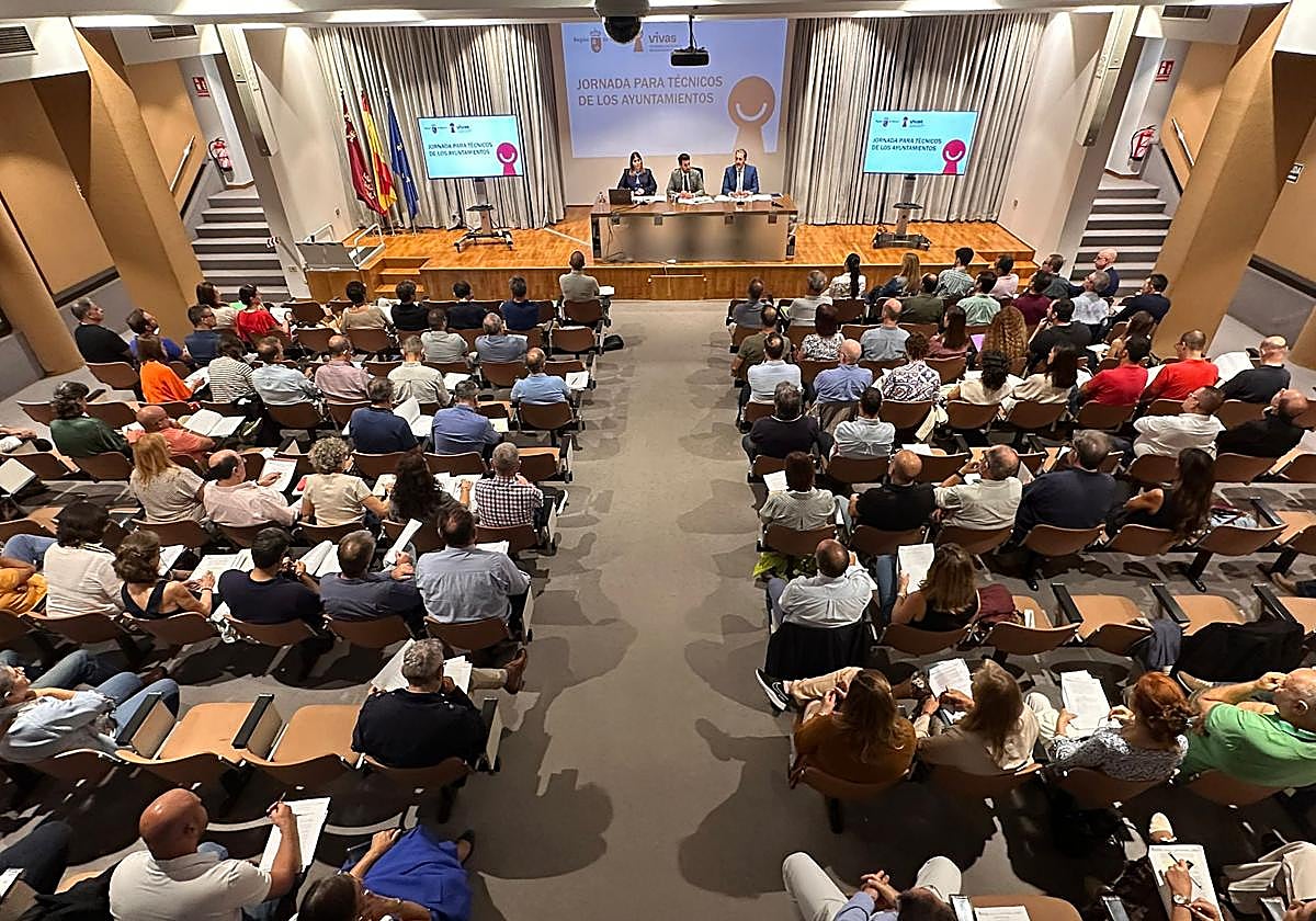 Presentación del decreto de Vivienda Asequible dirigida a los técnicos de los municipios de la Región de Murcia.