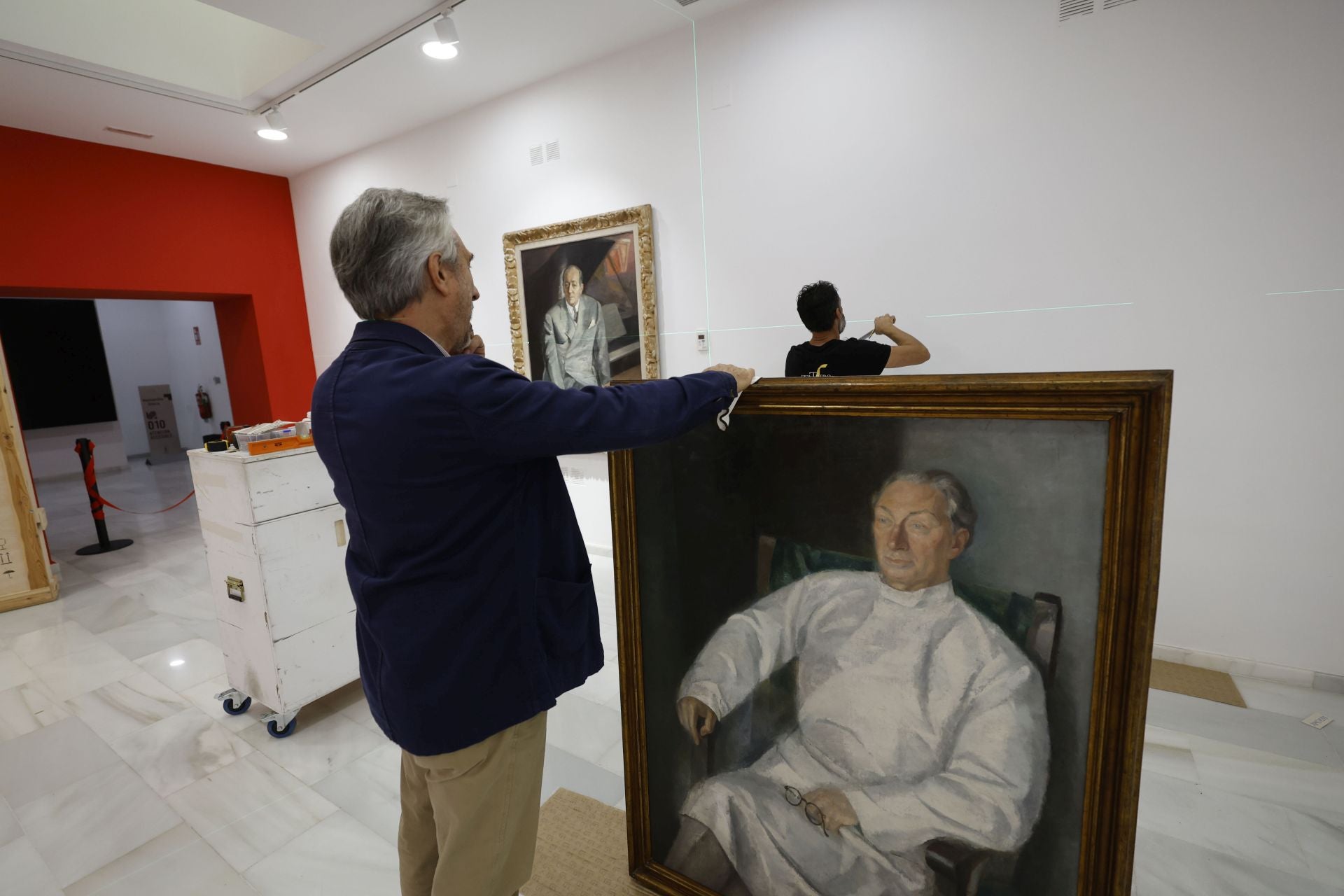 Las imágenes del montaje de la exposición &#039;Carpe y los maestros Solana y Vázquez Díaz&#039; en Murcia