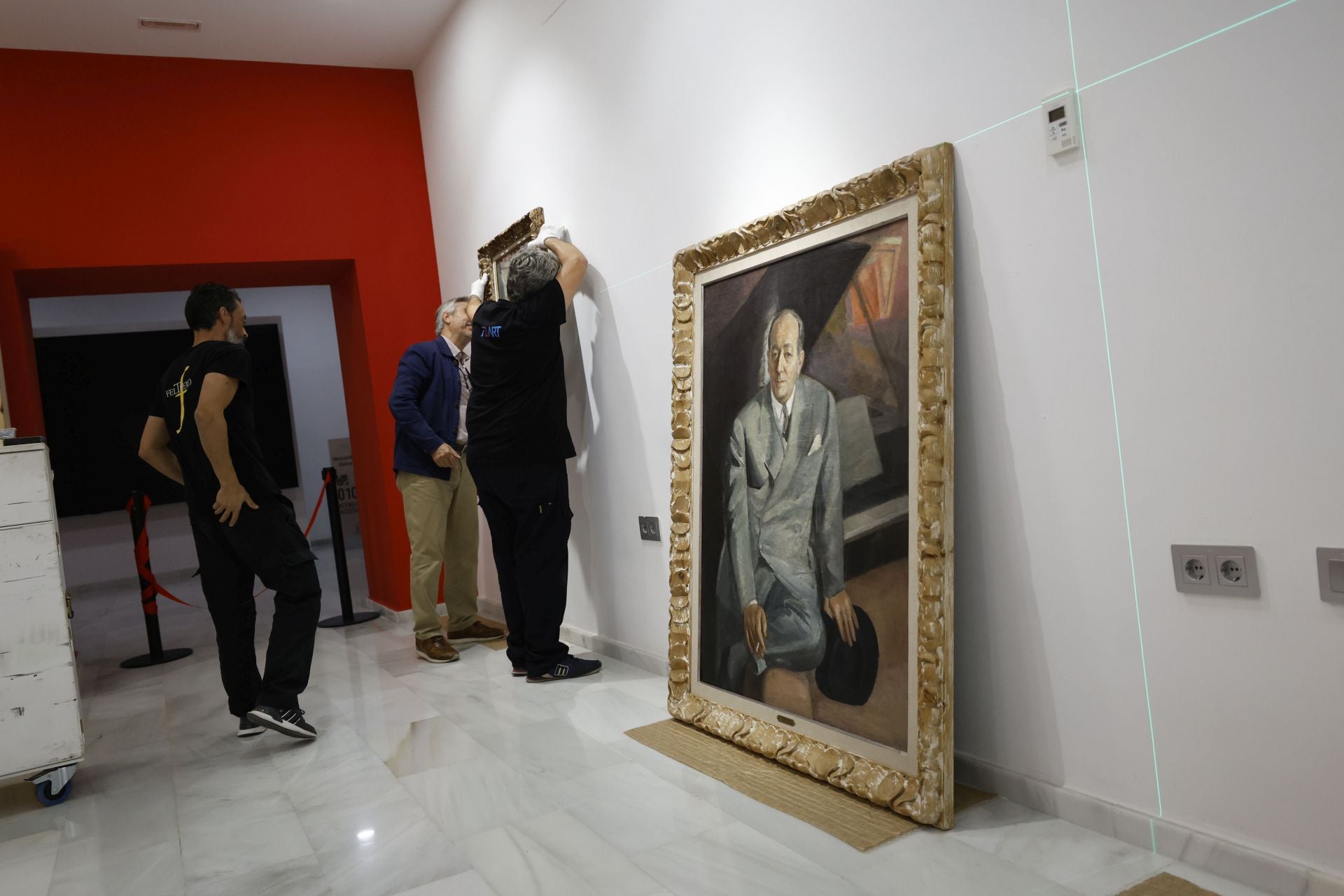 Las imágenes del montaje de la exposición &#039;Carpe y los maestros Solana y Vázquez Díaz&#039; en Murcia
