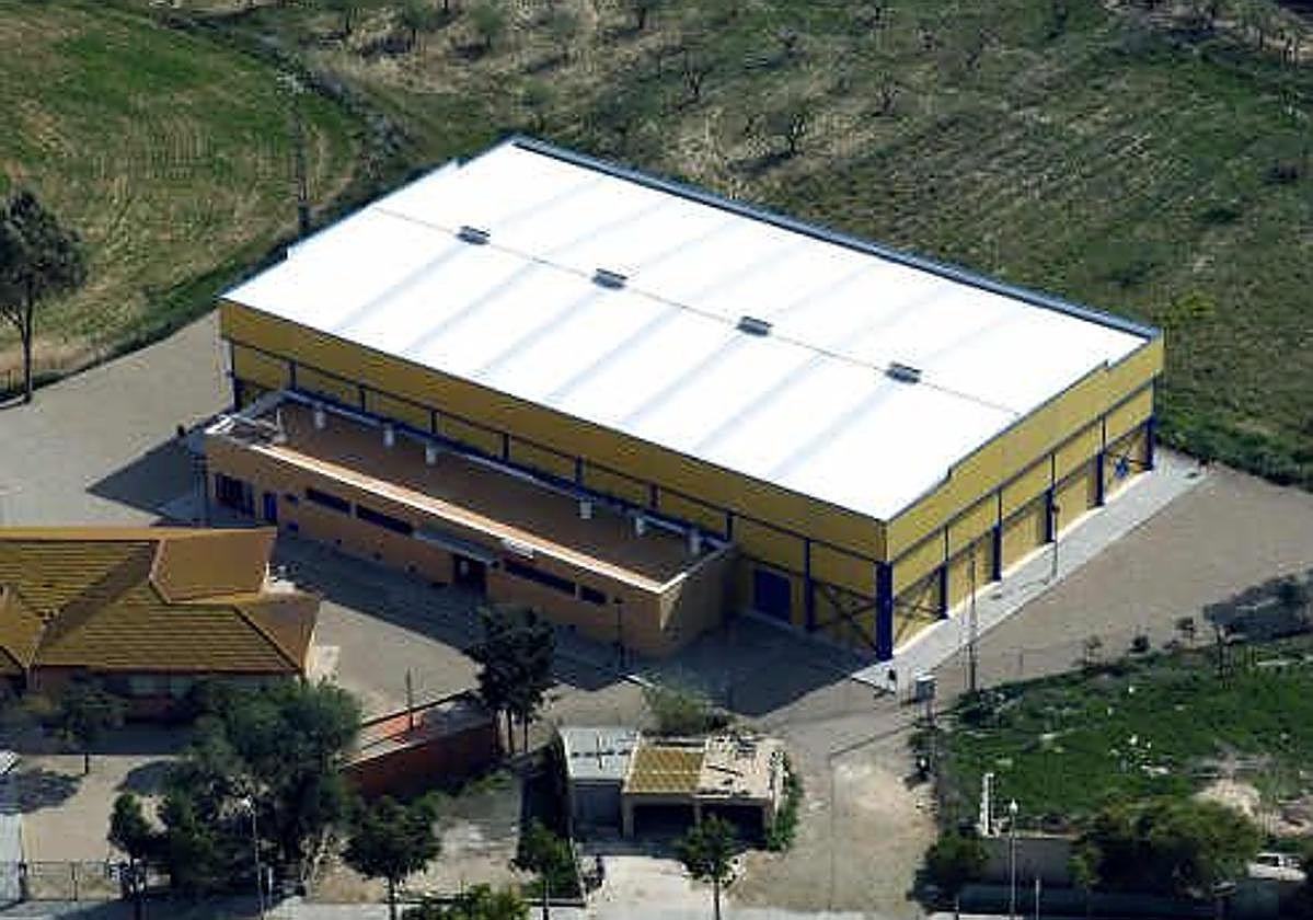 Pabellón deportivo de Los Martínez del Puerto, en una fotografía aérea.