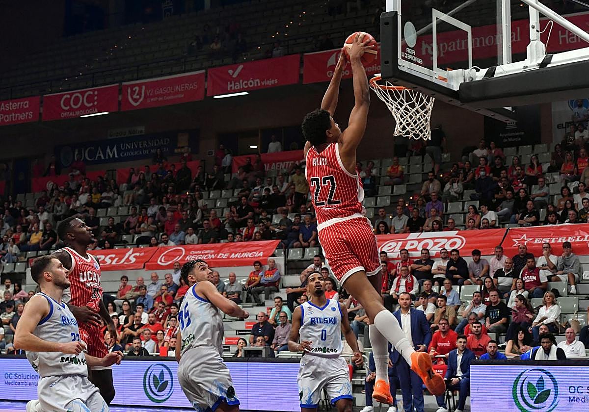 Las imágenes del trinfo del UCAM ante el Rilski (77-63)