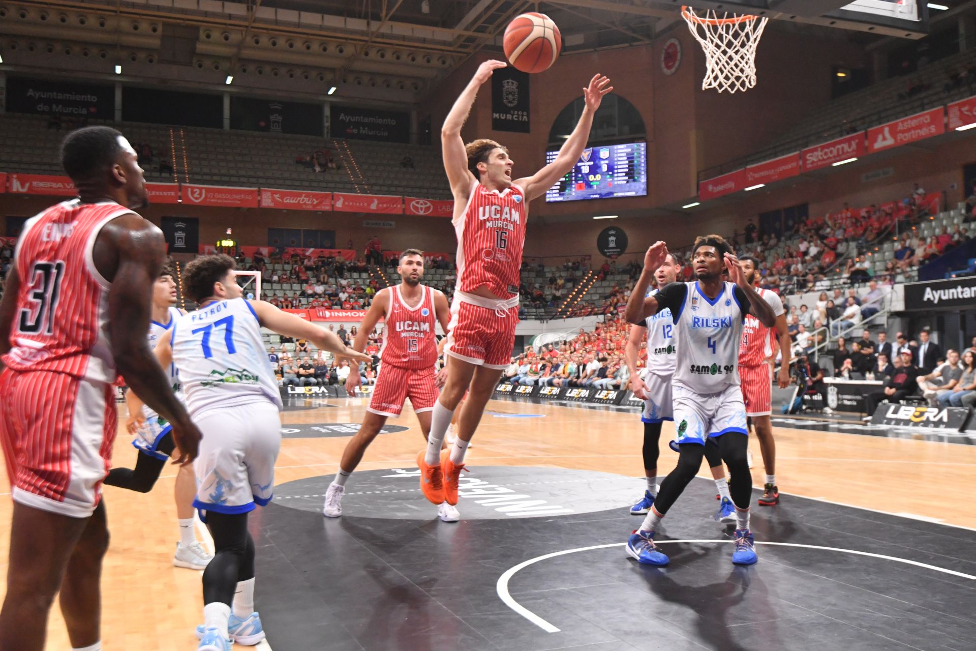 Las imágenes del trinfo del UCAM ante el Rilski (77-63)