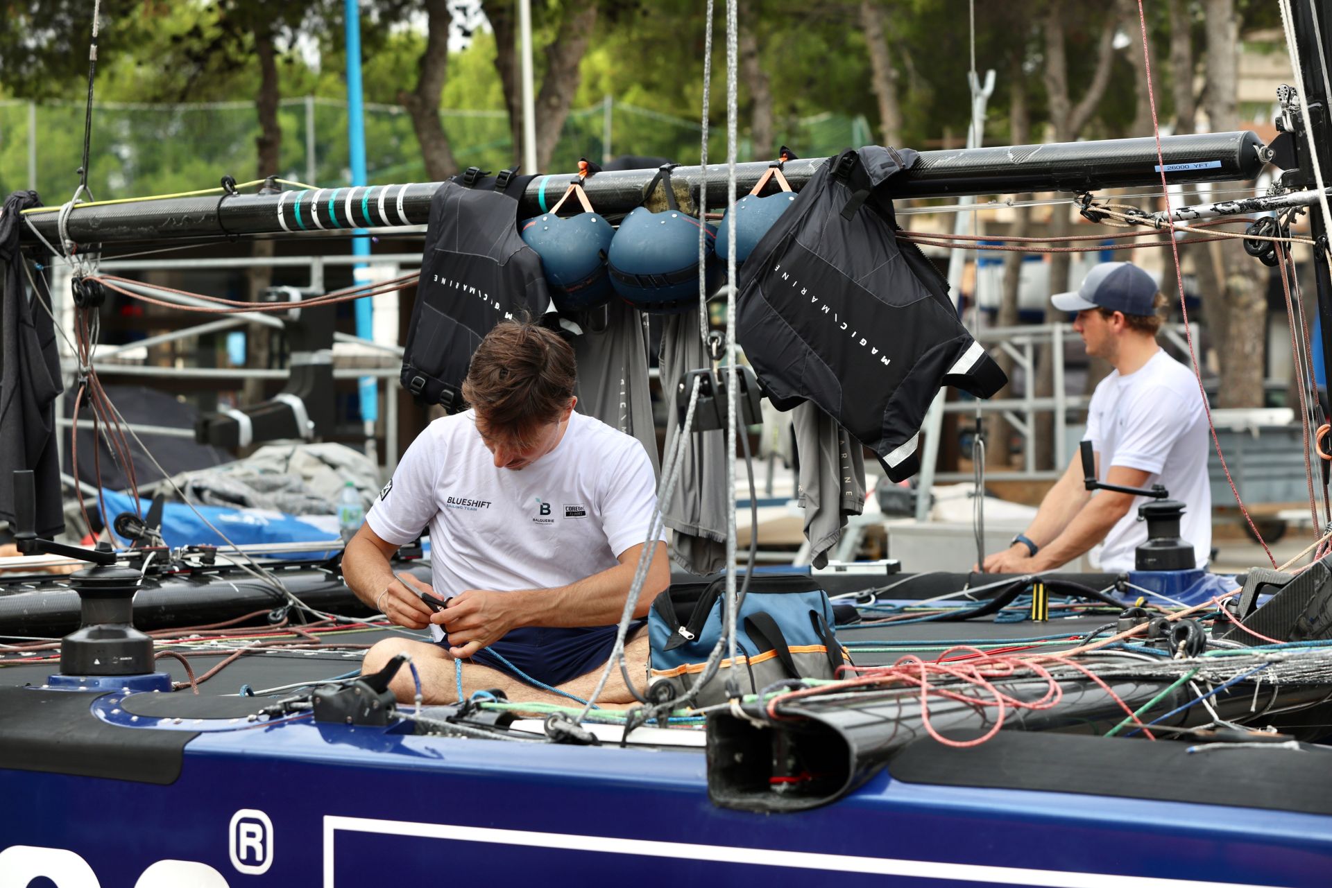 Los equipos preparan sus catamaranes voladores de la ETF 26 en Los Alcázares