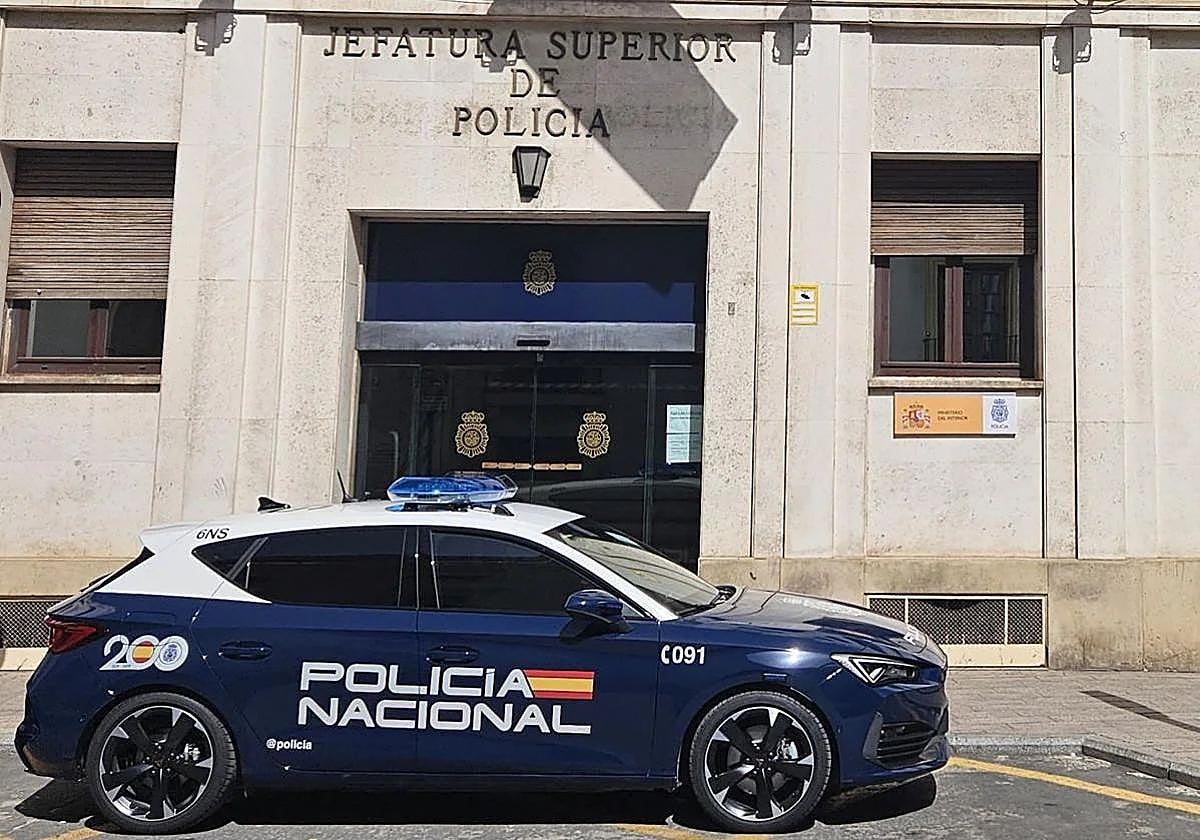 Un coche de la Policía Nacional en una imagen de archivo.