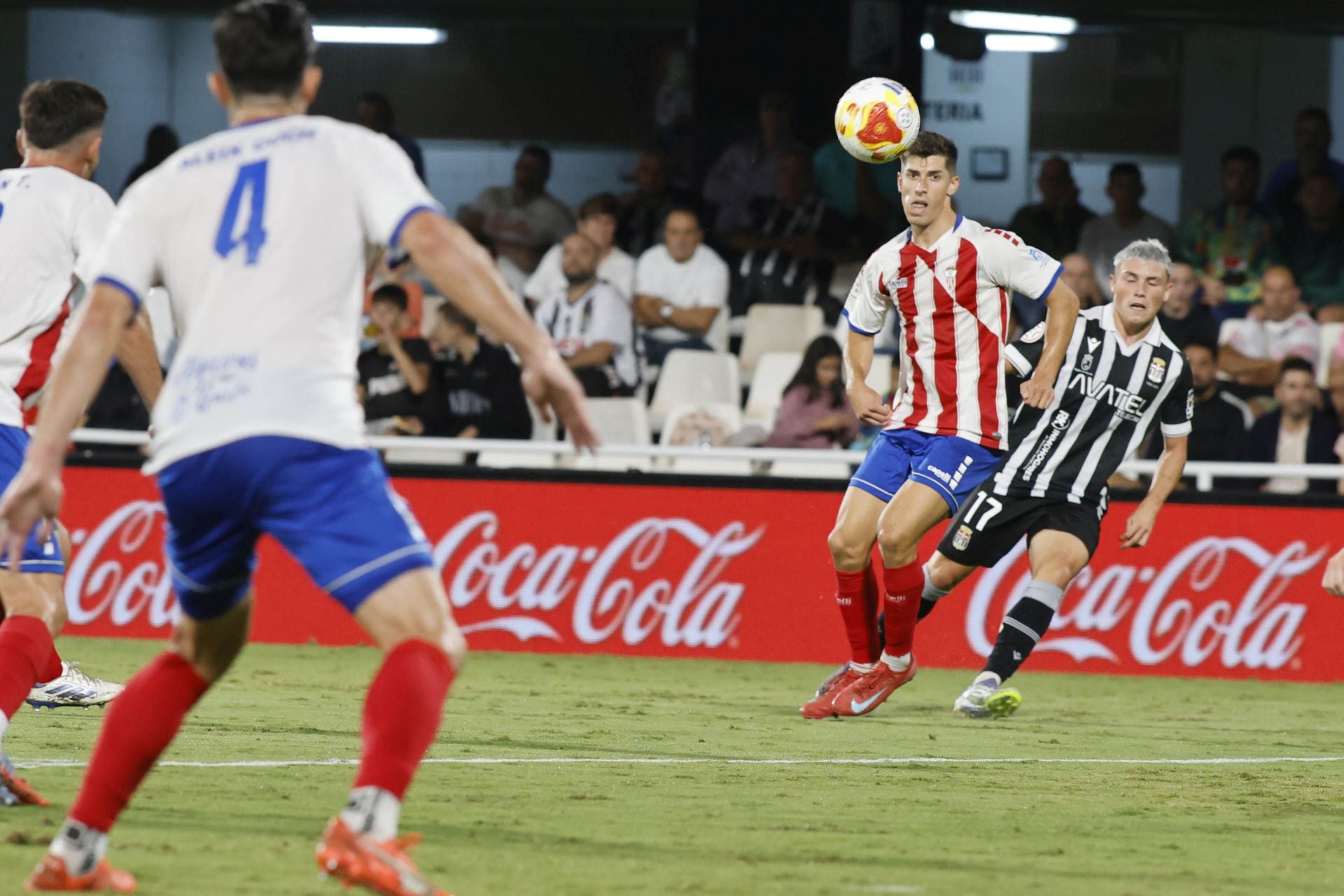 El martillo pilón de Javi Rey acuesta líder al FC Cartagena, en imágenes
